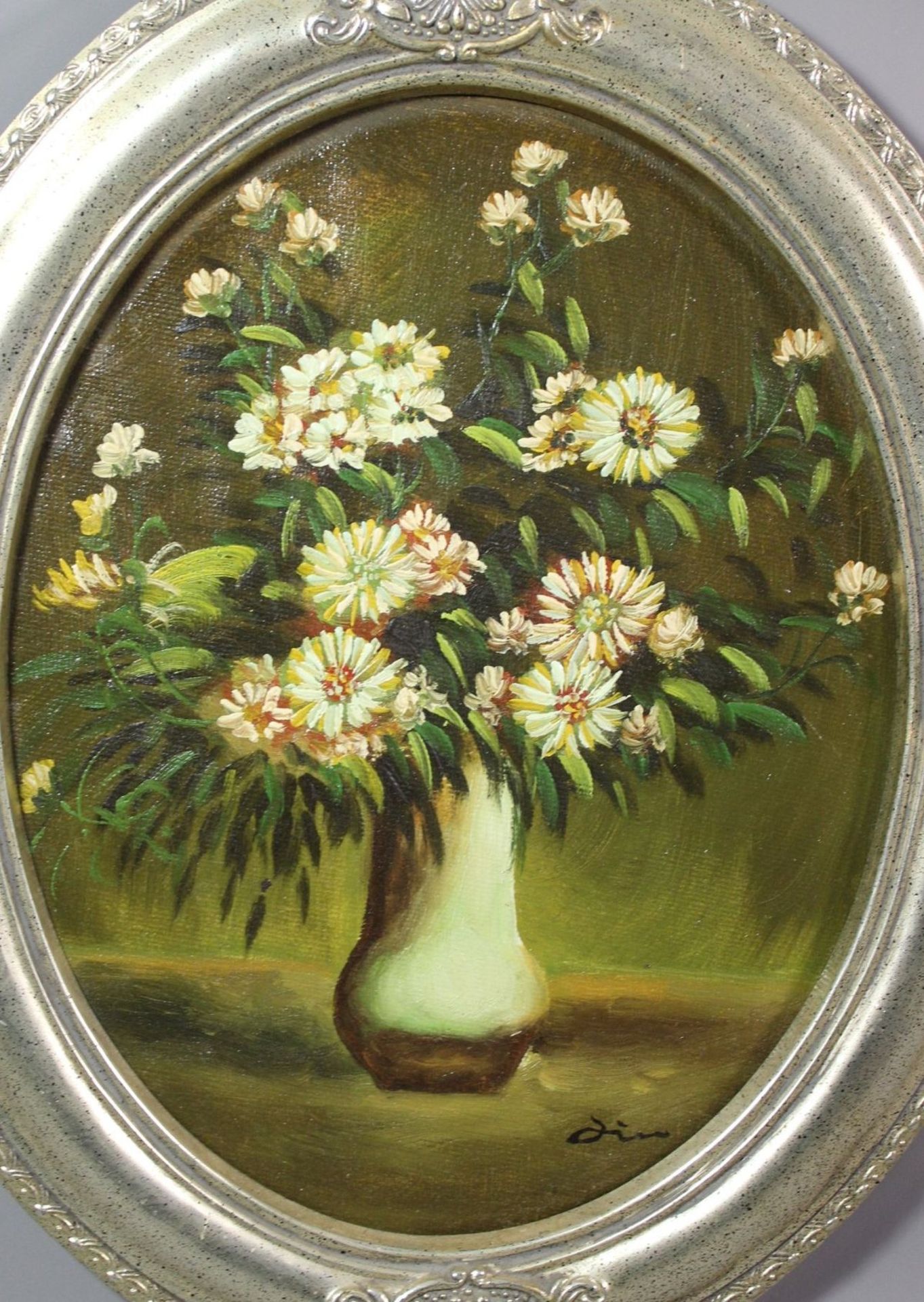 Paar Blumenstilleben, 20. Jhd., signiert, Öl/Hartfaser, oval gerahmt, RG 32 x 26,5cm. - Image 2 of 5