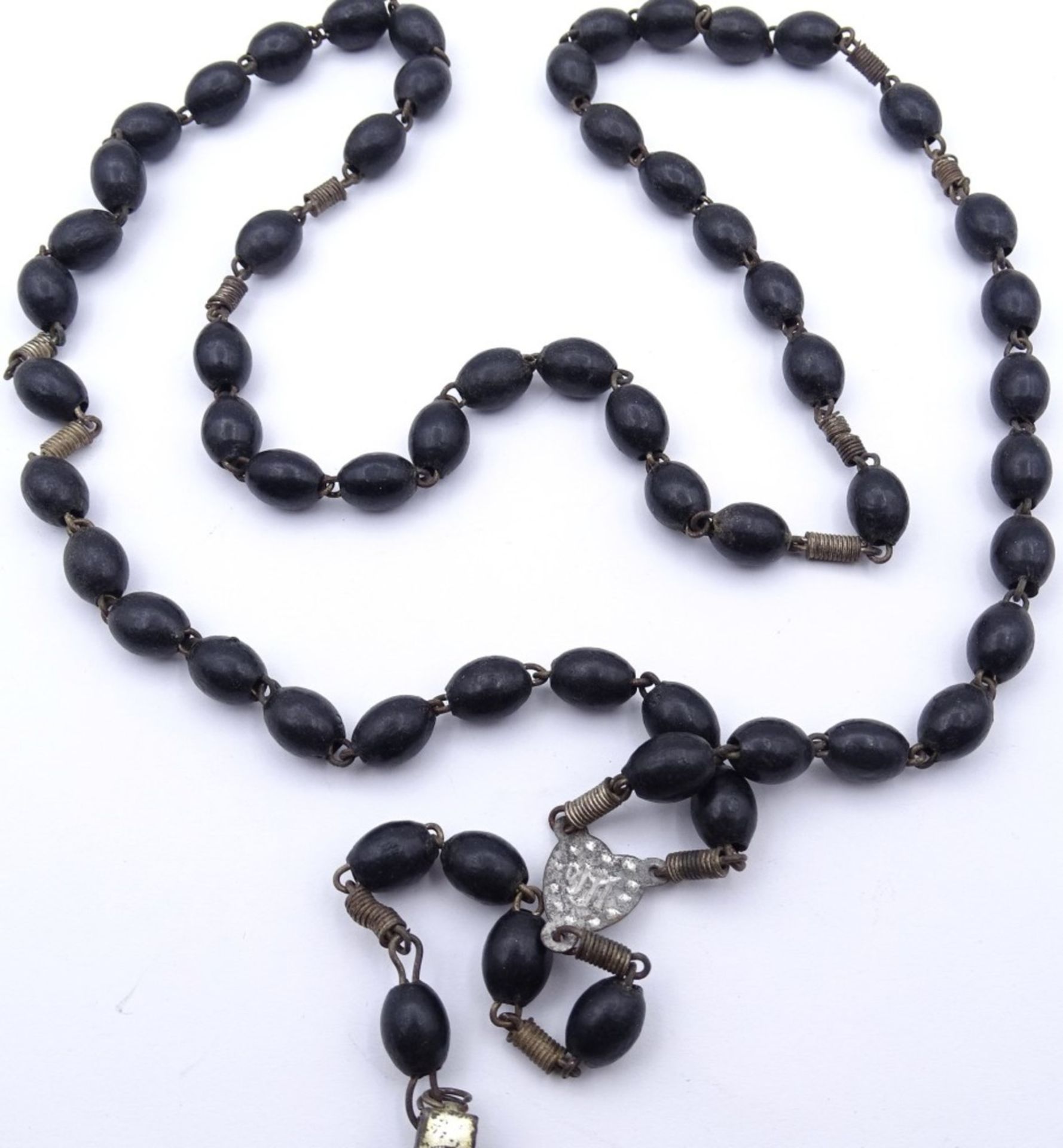 Alter Rosenkranz mit schwarzen olivenförmigen Steinen,ca.L- 69cm - Image 4 of 4