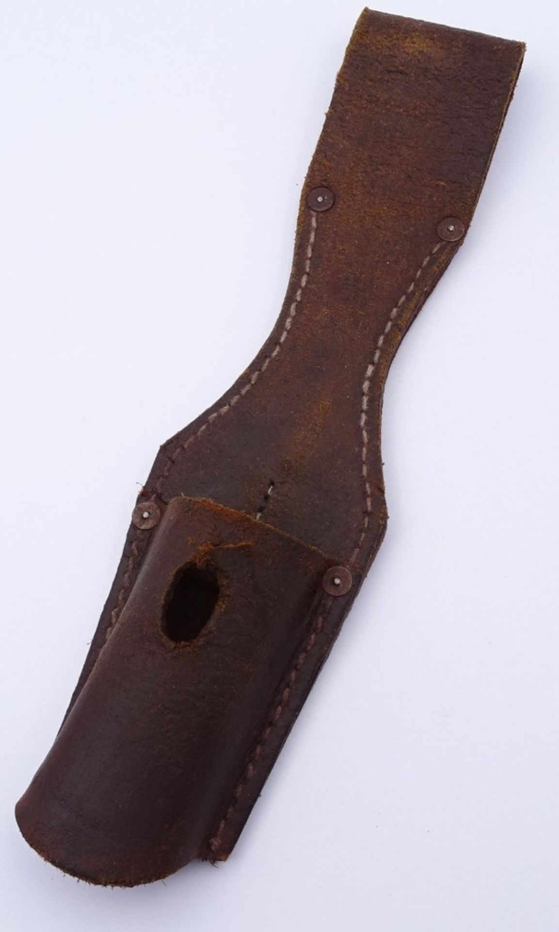 Koppelschuh für Bajonett der Wehrmacht,braunes Leder,Rückseite mit Herstellerbezeichnung von 1939