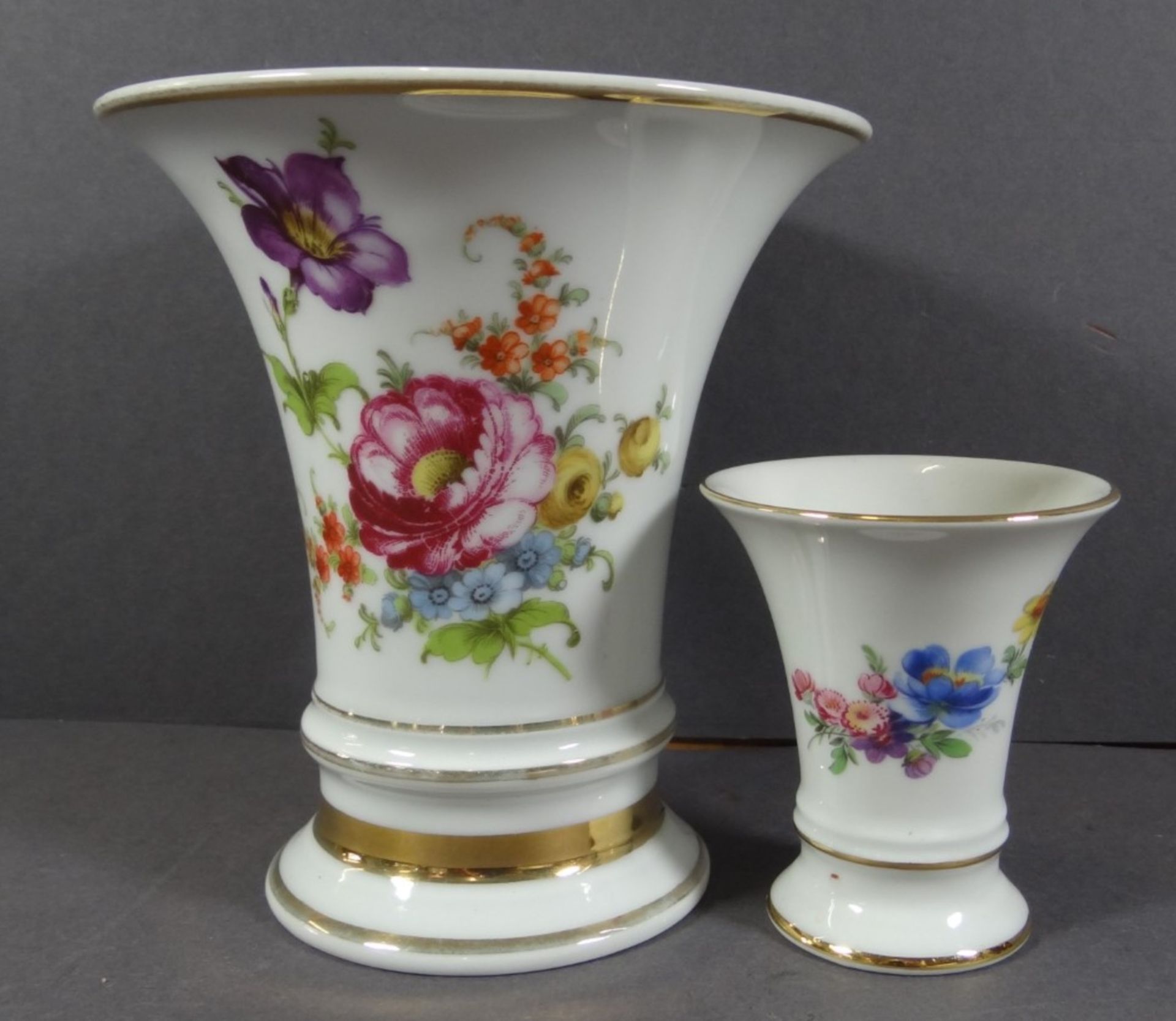 2 Fürstenberg Blumenvasen, florales Dekor, gr. Vase Goldrand berieben, H-8cm und 14cm