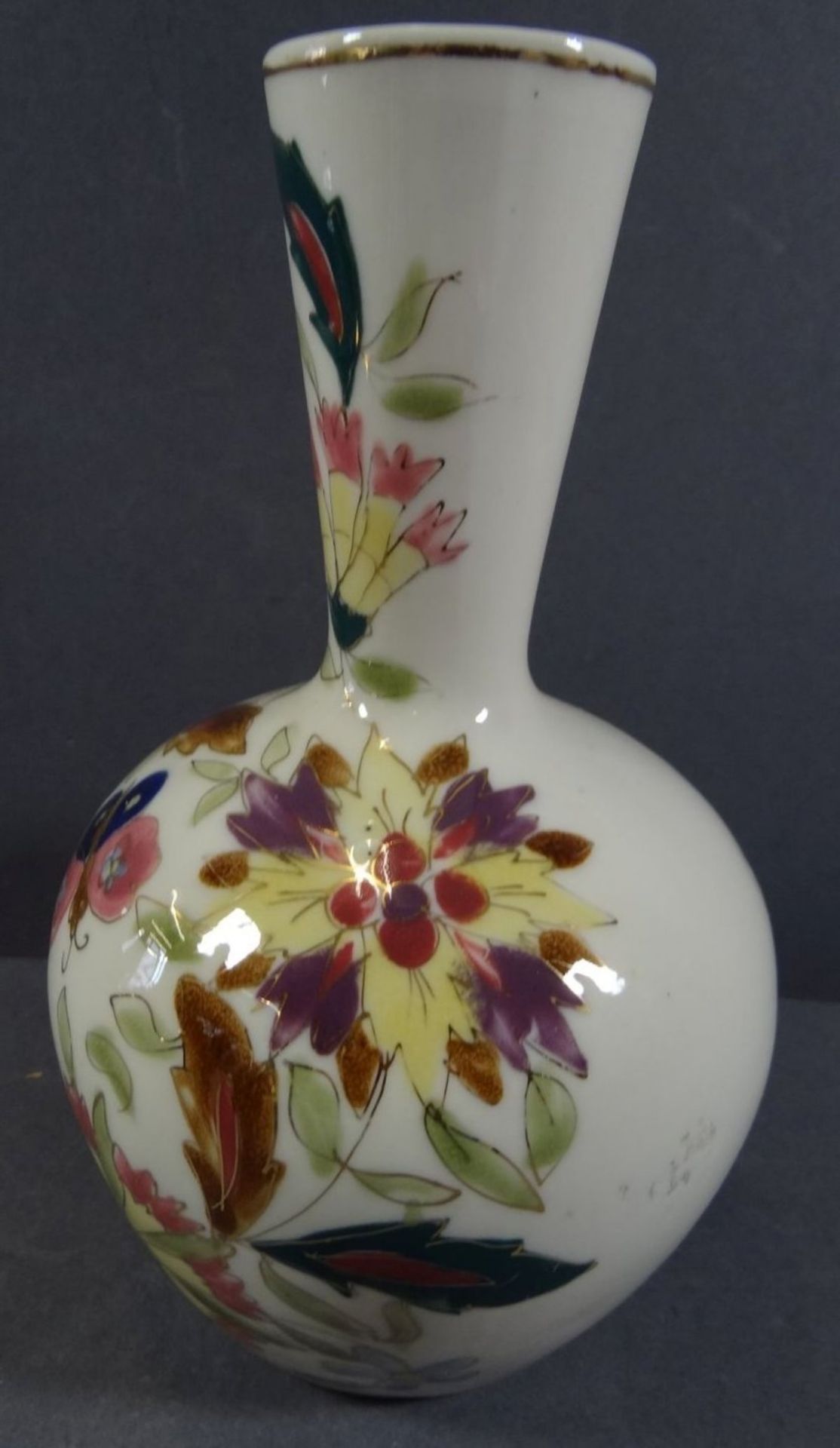 Majolika Vase mit Blumenbemalung, wohl Zsolnay, Pecs, H-20 cm - Bild 2 aus 4
