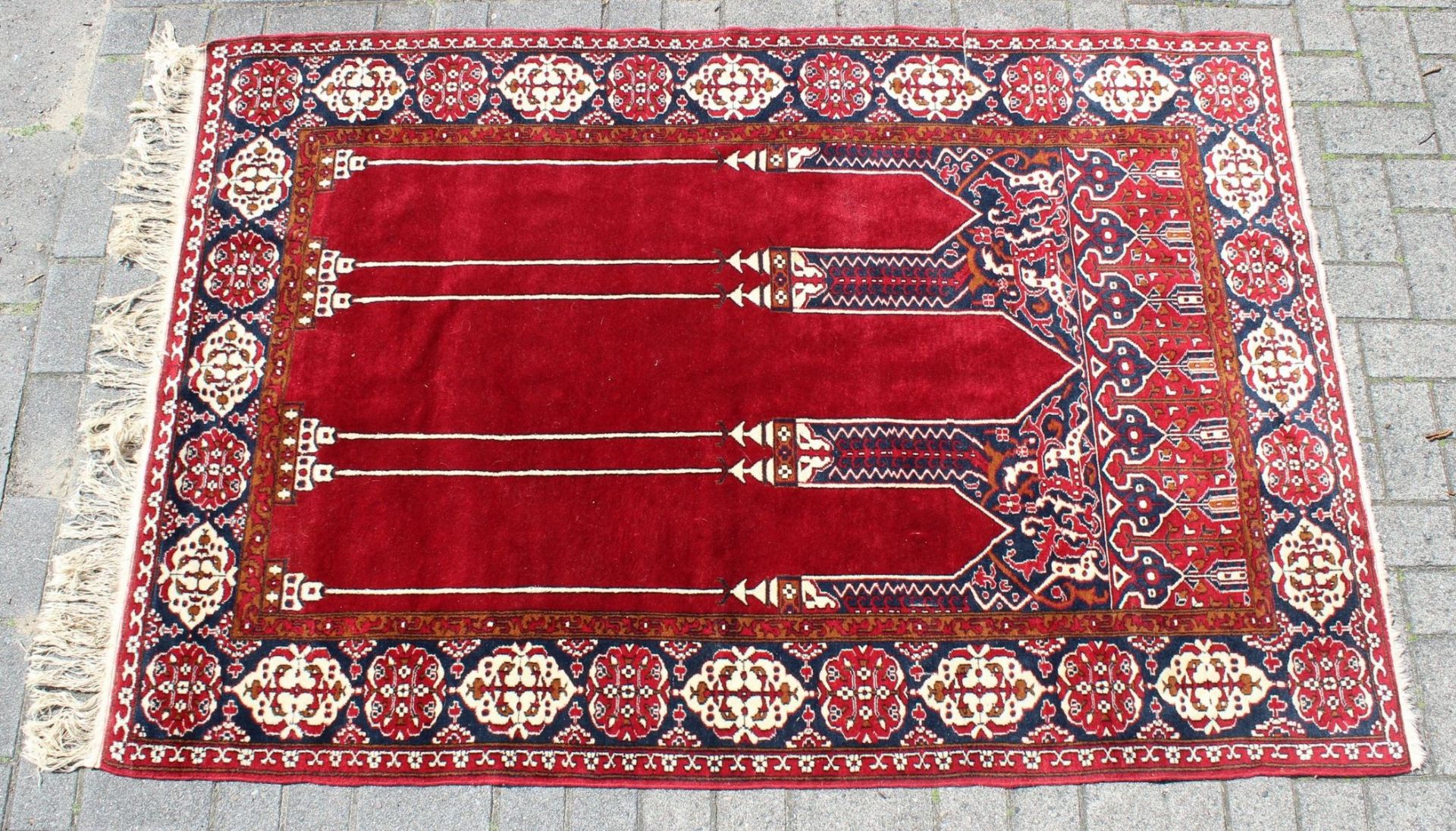 Orientteppich, älter, rotgrundig, ca. 200 x 130cm.  - Bild 2 aus 4