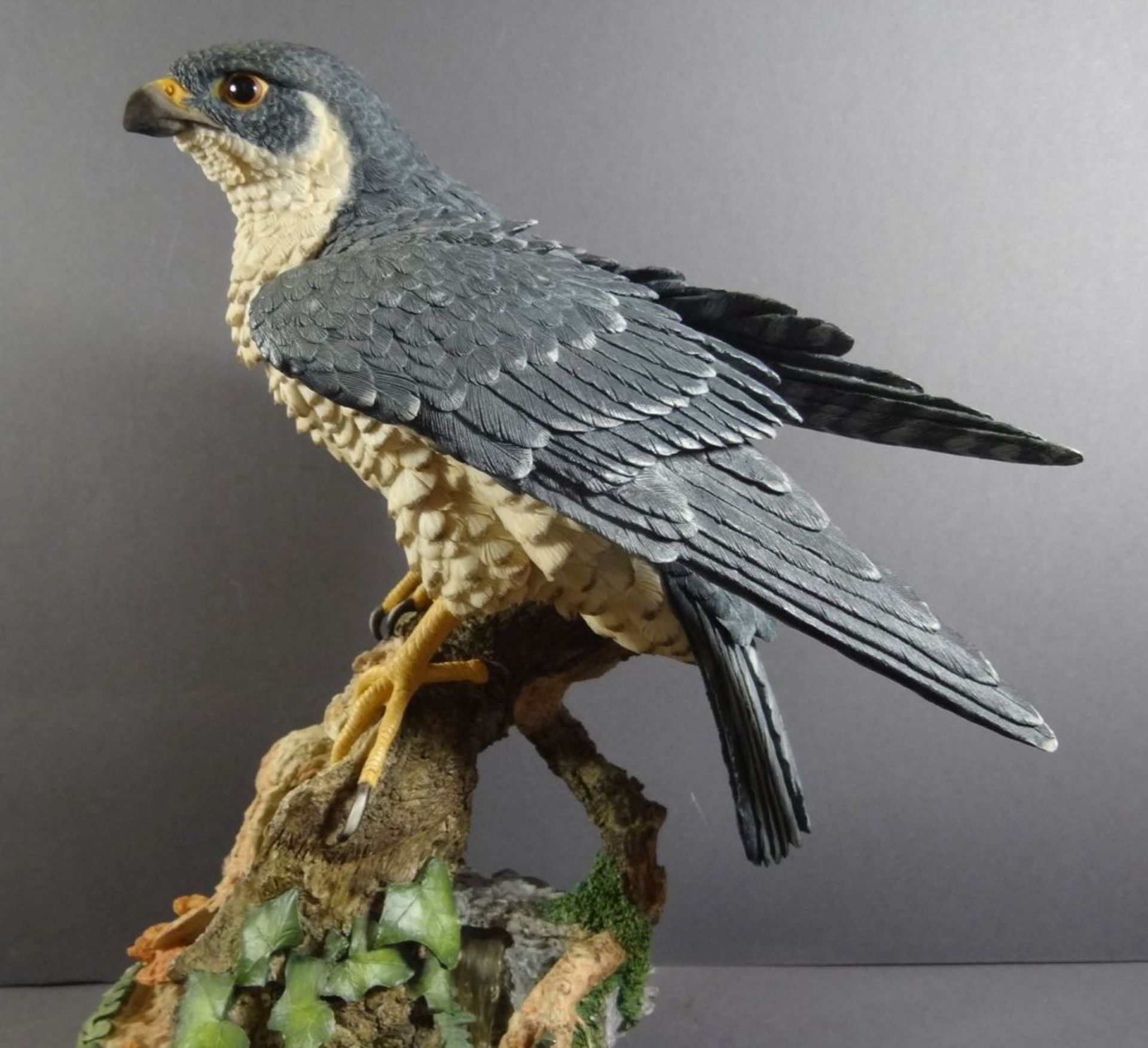 grosser Raubvogel von Goebel "Lord of the skies" handcrafted in England, H-40 cm, B-32 cm - Bild 7 aus 10