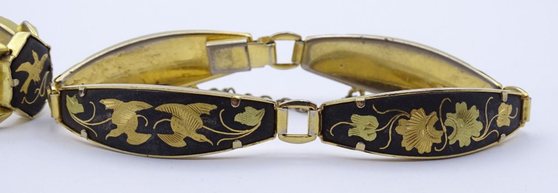 zwei goldfarbene Armbänder mit Tier und Blumenmotiven - Image 3 of 4