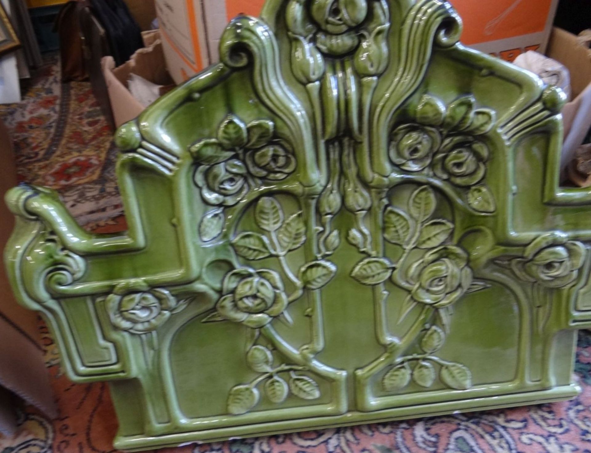 grosse Jugendstil-Ofenkrone, grün glasiert, 52x70 cm, gut erhalten - Bild 3 aus 5