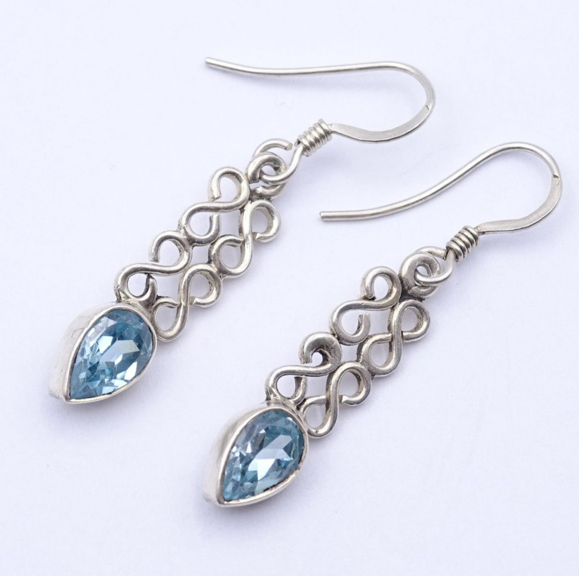 Paar Ohrhänger mit tropfenförmigen facc.hellblauen Edelsteinen,Sterling Silber 0.925 L- 3,8cm, - Image 2 of 3