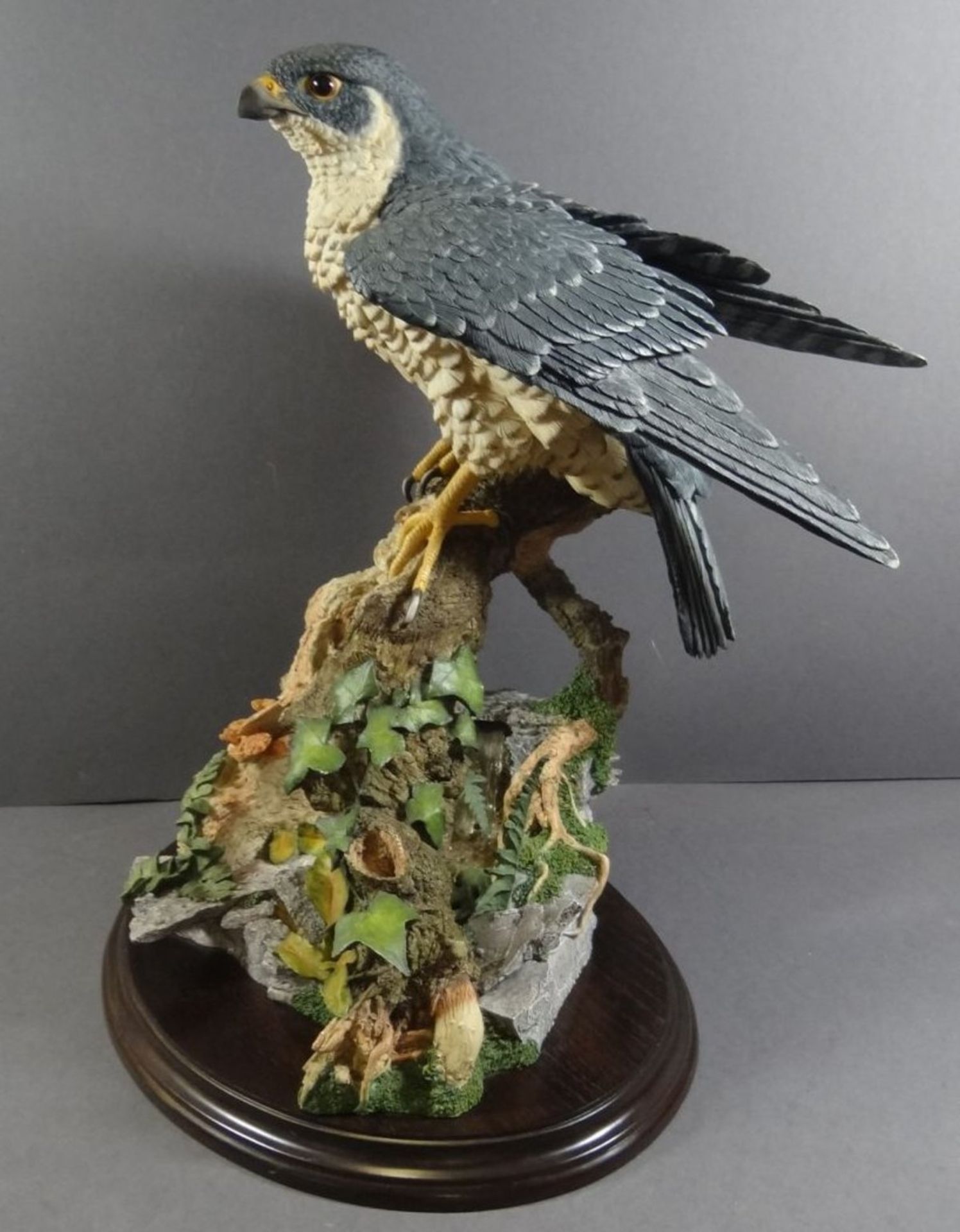 grosser Raubvogel von Goebel "Lord of the skies" handcrafted in England, H-40 cm, B-32 cm - Bild 6 aus 10