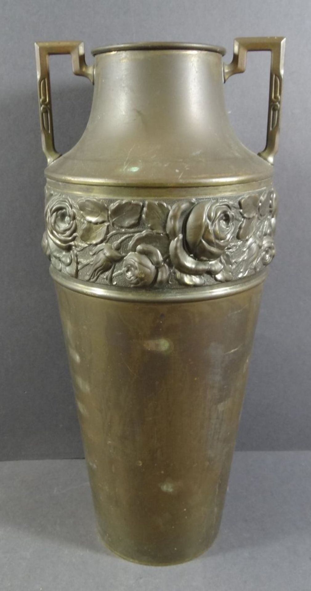 hohe Jugendstil-Vase, Messing, mit Rosendekor, H-30 cm