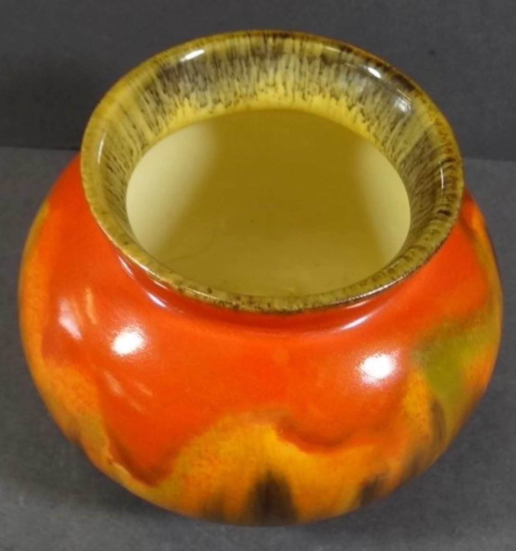 kl. Vase mit Laufglasur "Rosenthal", H-7 cm, D-9 cm, minimaler Farbabplatzer am Rand - Bild 2 aus 5