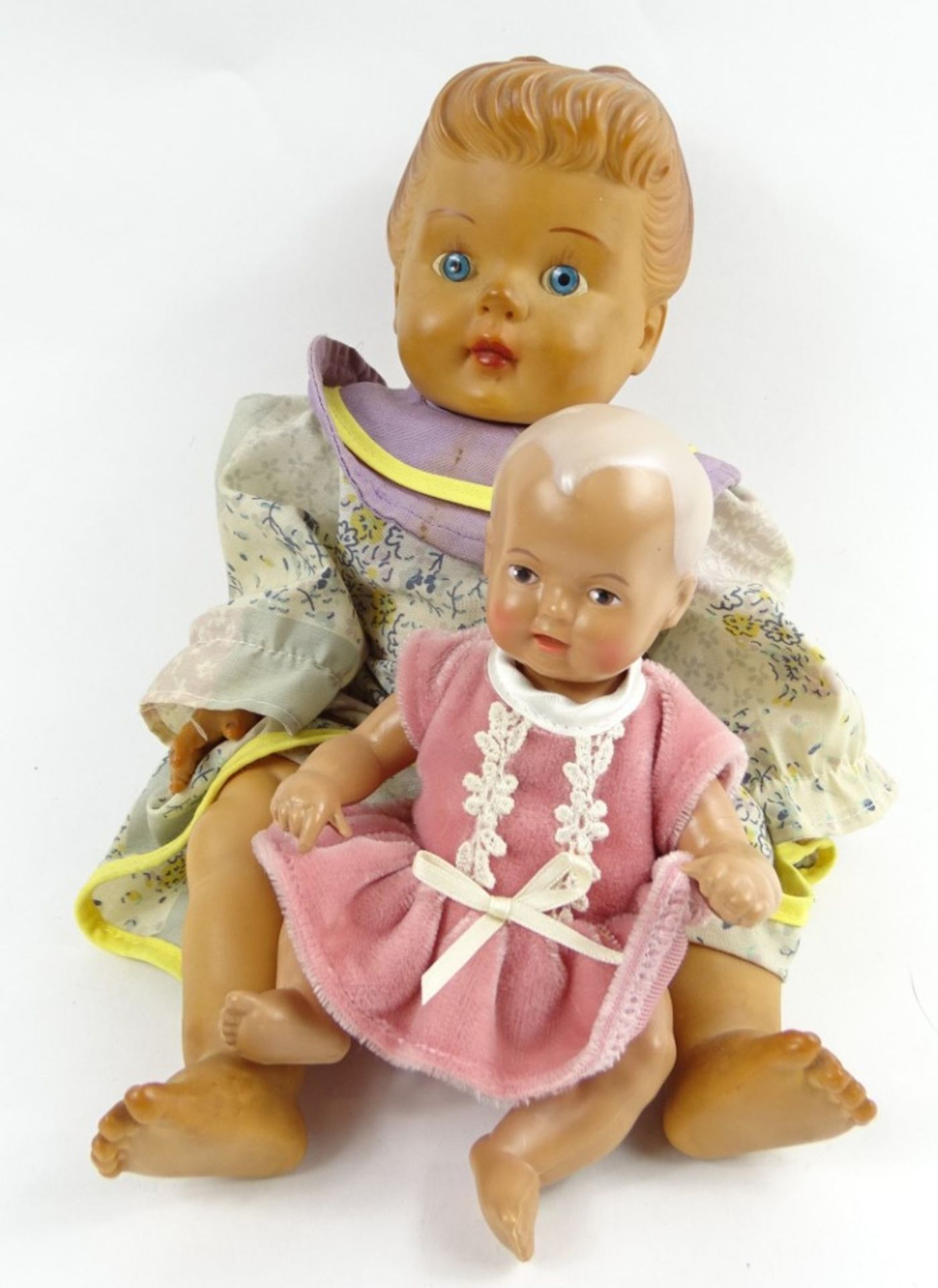 2 alte Puppen, 1 x Schildkröt, Kunstsoff, L. 15-28 cm