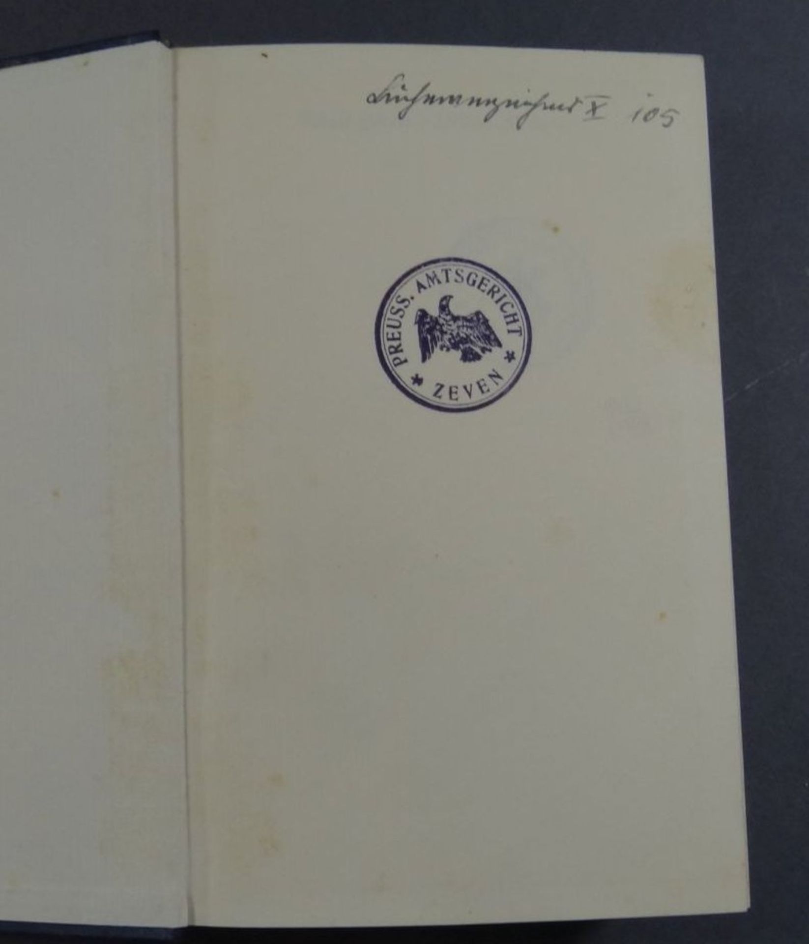 A.Hitler "Mein Kampf" 1933, blaue Ausgabe, gut erhalten, mehrfach gestempelt "preuss. Amtsgericht - Image 3 of 4