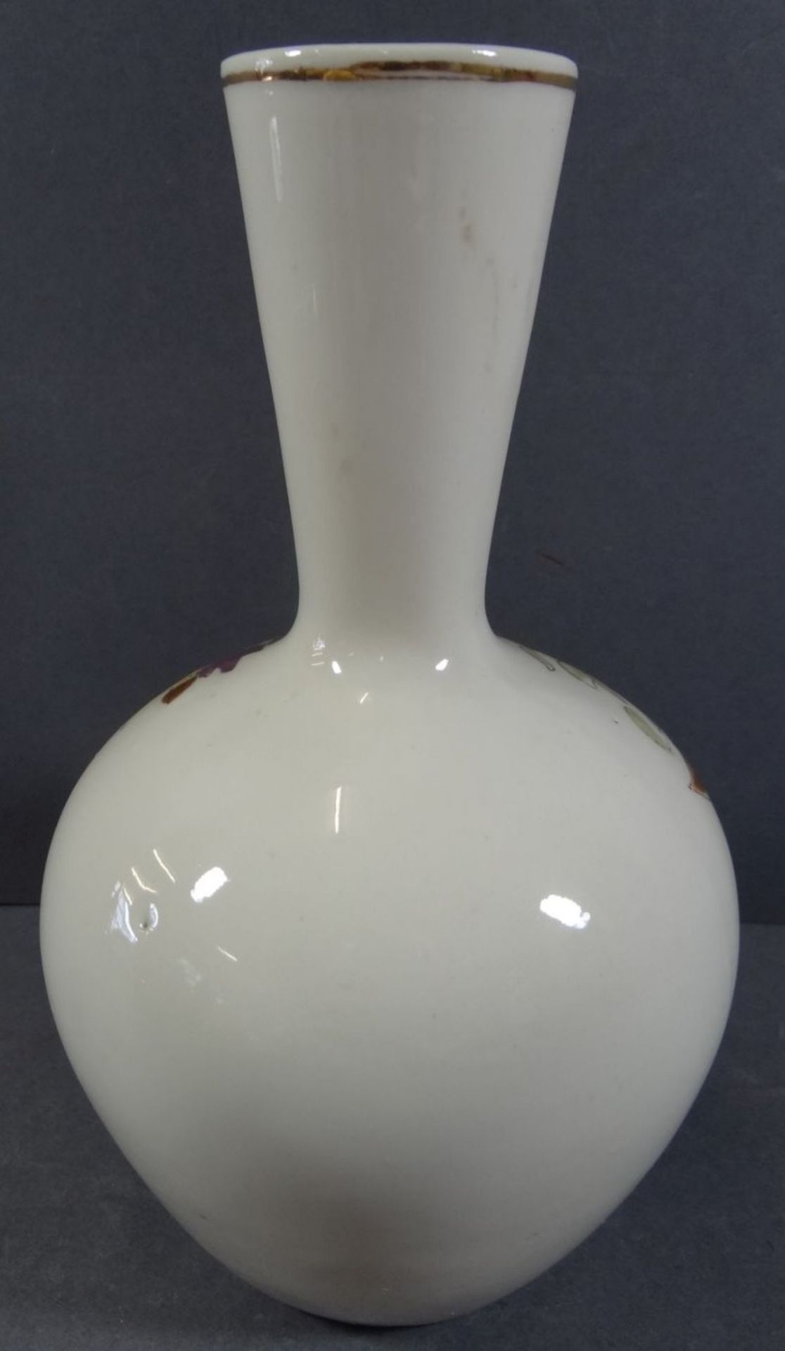 Majolika Vase mit Blumenbemalung, wohl Zsolnay, Pecs, H-20 cm - Bild 3 aus 4