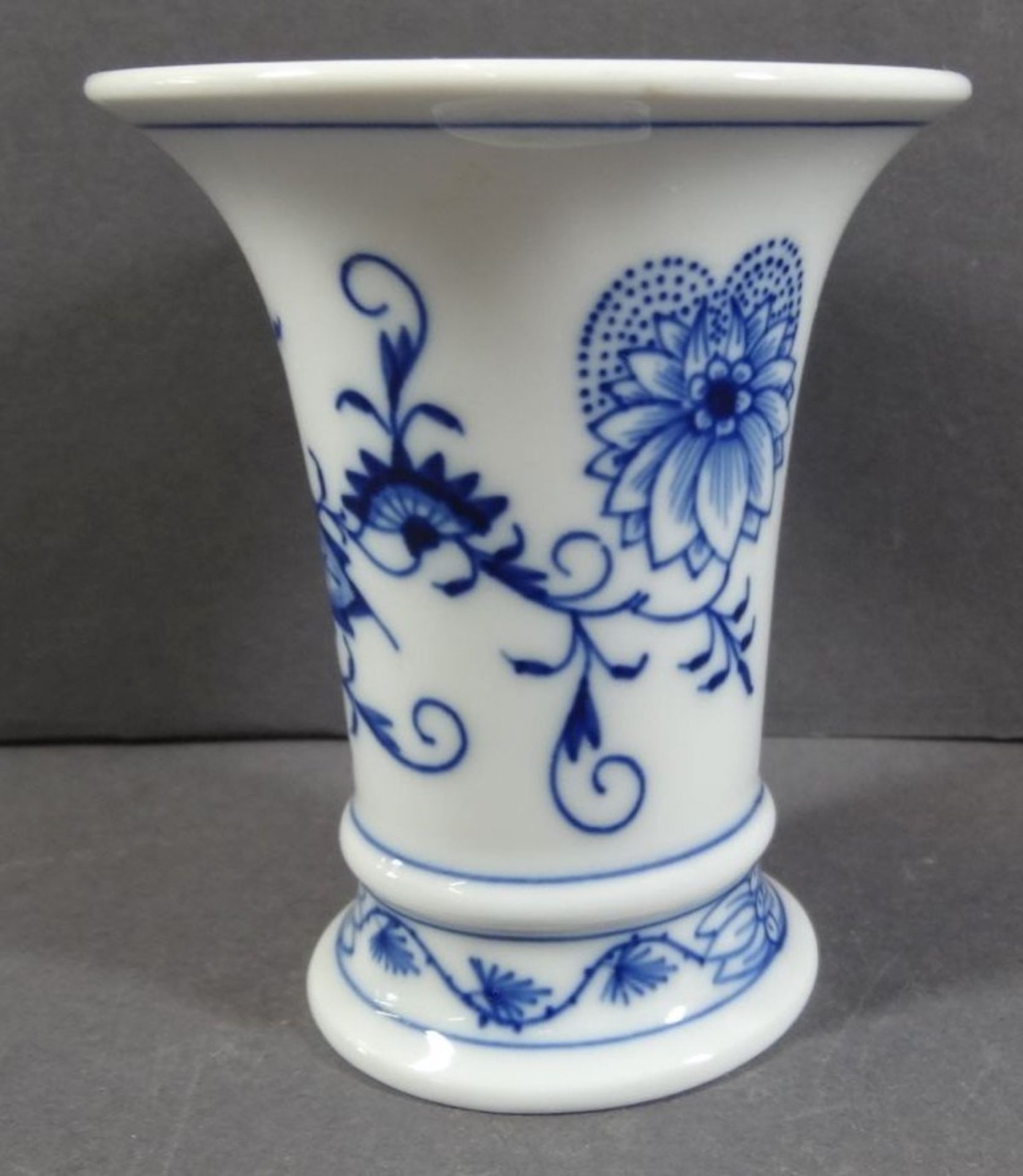 kl. Meissen Trichter-Vase, Zwiebelmuster, H-9,5 cm, 1.Wahl - Bild 2 aus 5