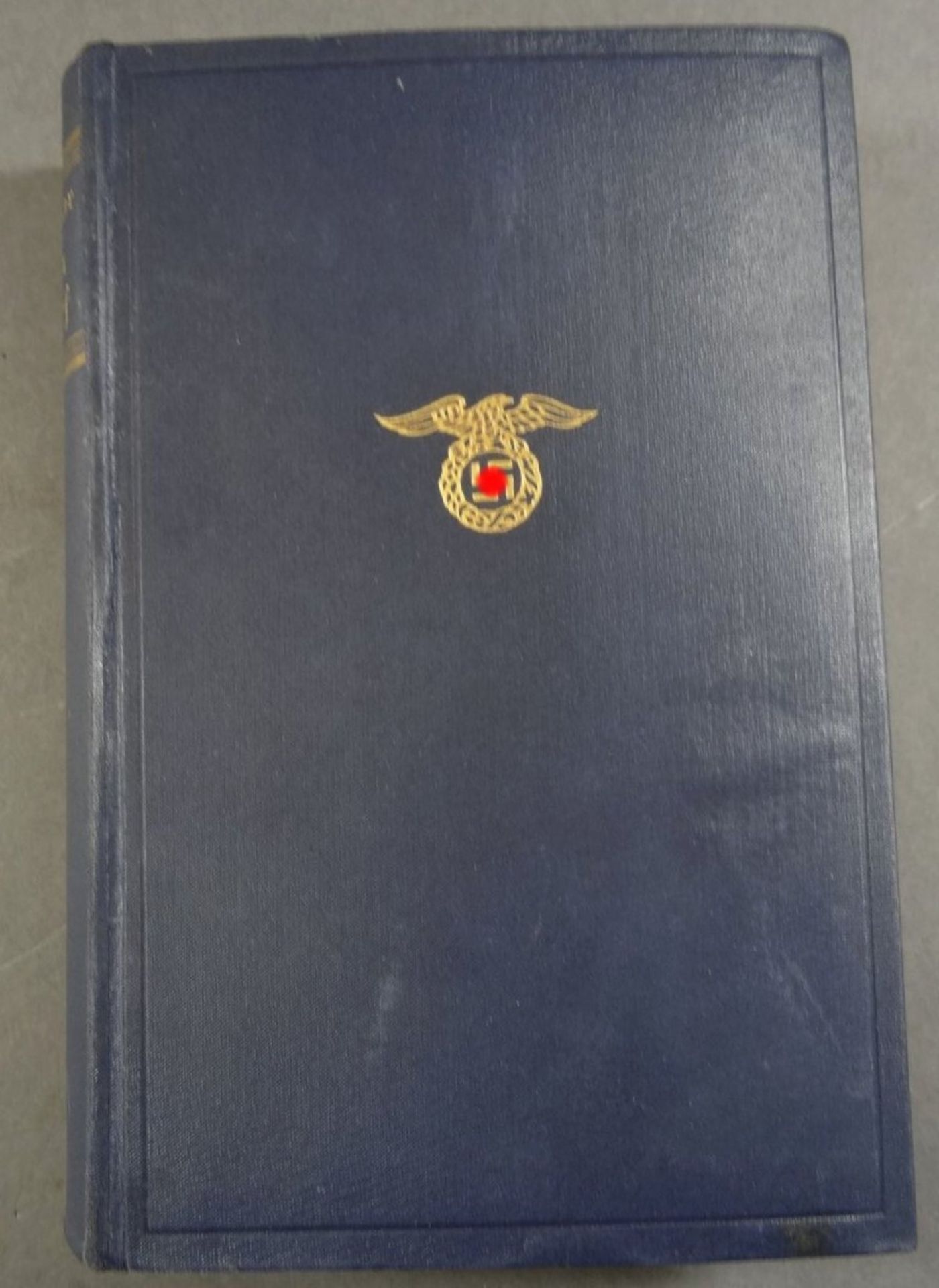 A.Hitler "Mein Kampf" 1933, blaue Ausgabe, gut erhalten, mehrfach gestempelt "preuss. Amtsgericht - Image 2 of 4