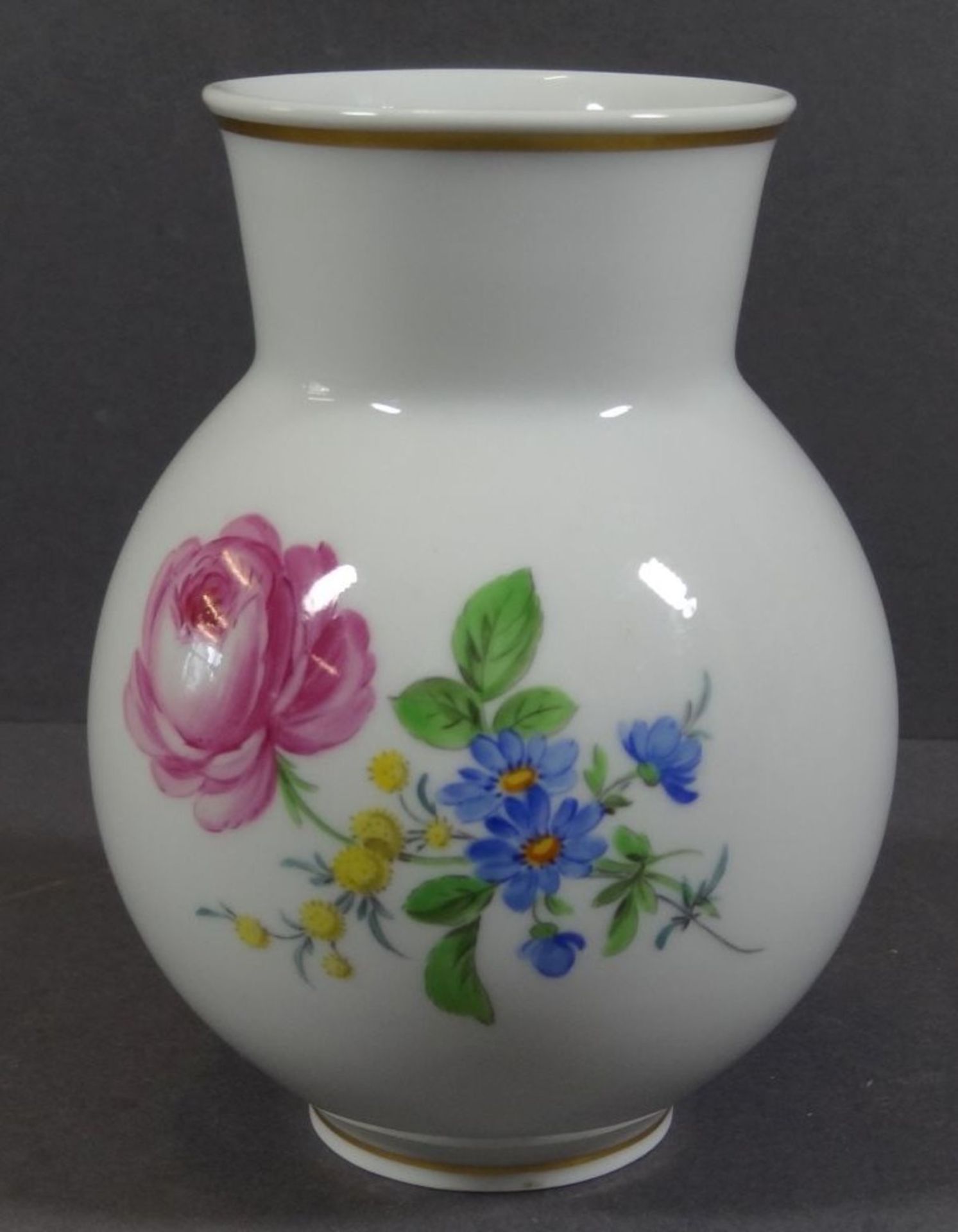 kl. Meissen Vase, rote Rose, H-12 cm, 1.Wahl