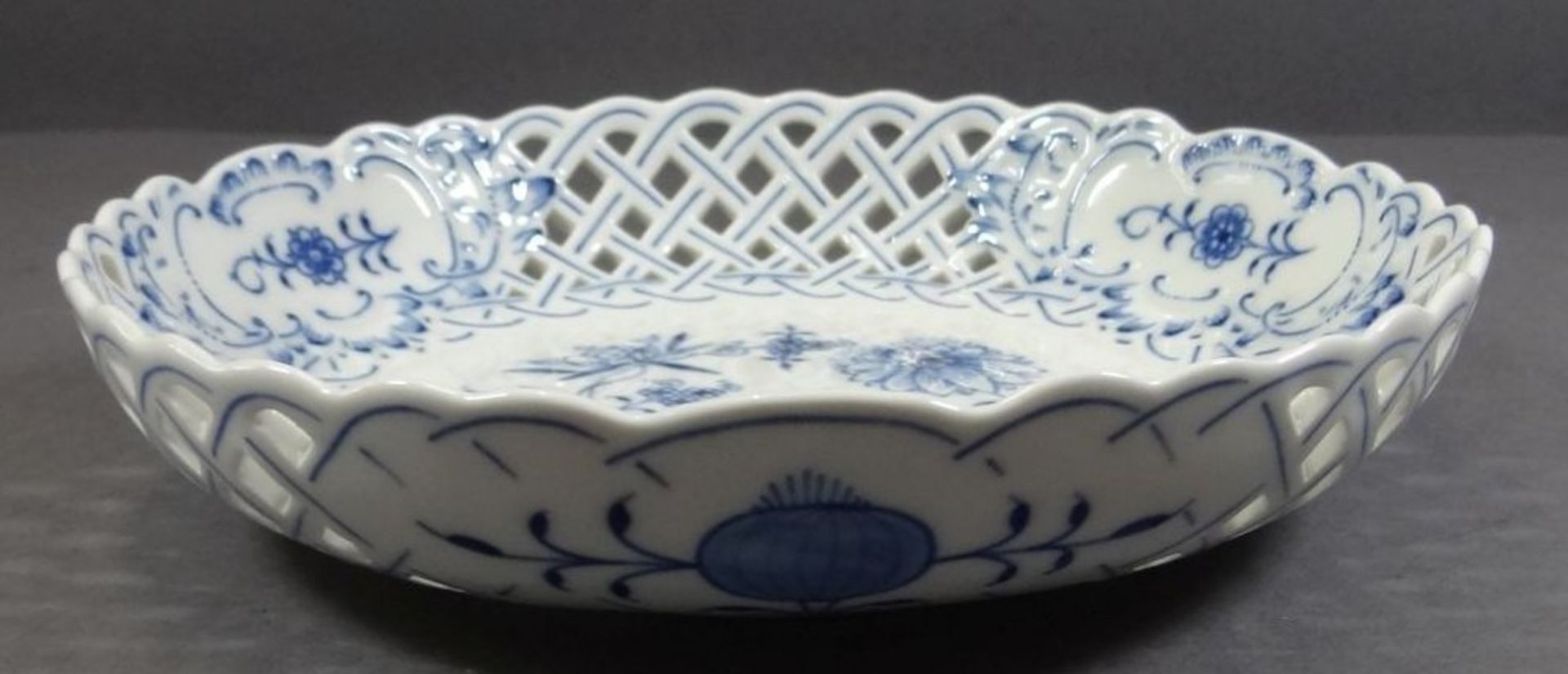  runde Korbschale "Meissen" Zwiebelmuster, 1.Wahl, H-4,5 cm, D-21 cm - Bild 3 aus 6