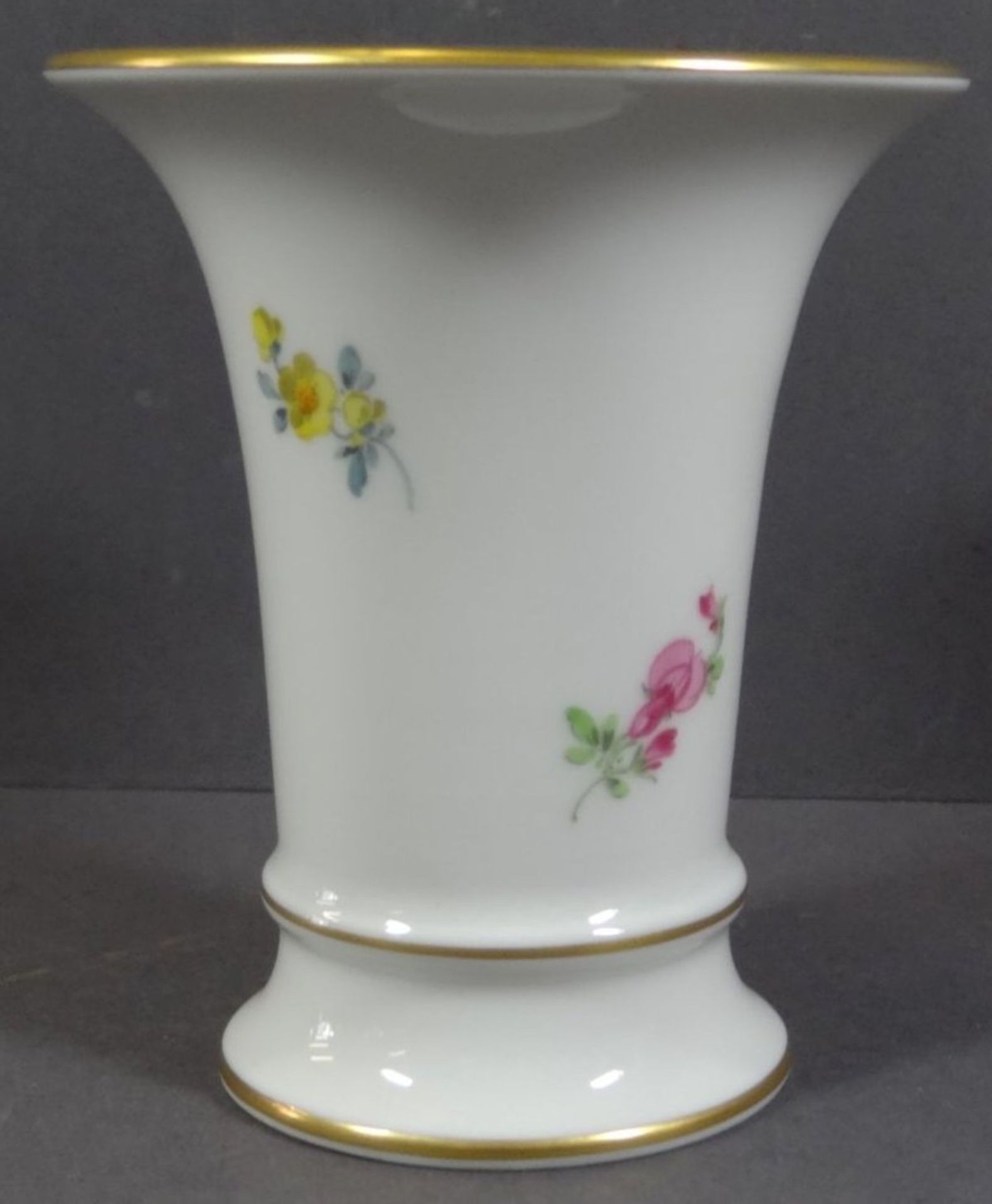kl. Trichter-Meissen Vase, Blumenbemalung, H-10 cm, 1.Wahl - Bild 4 aus 6