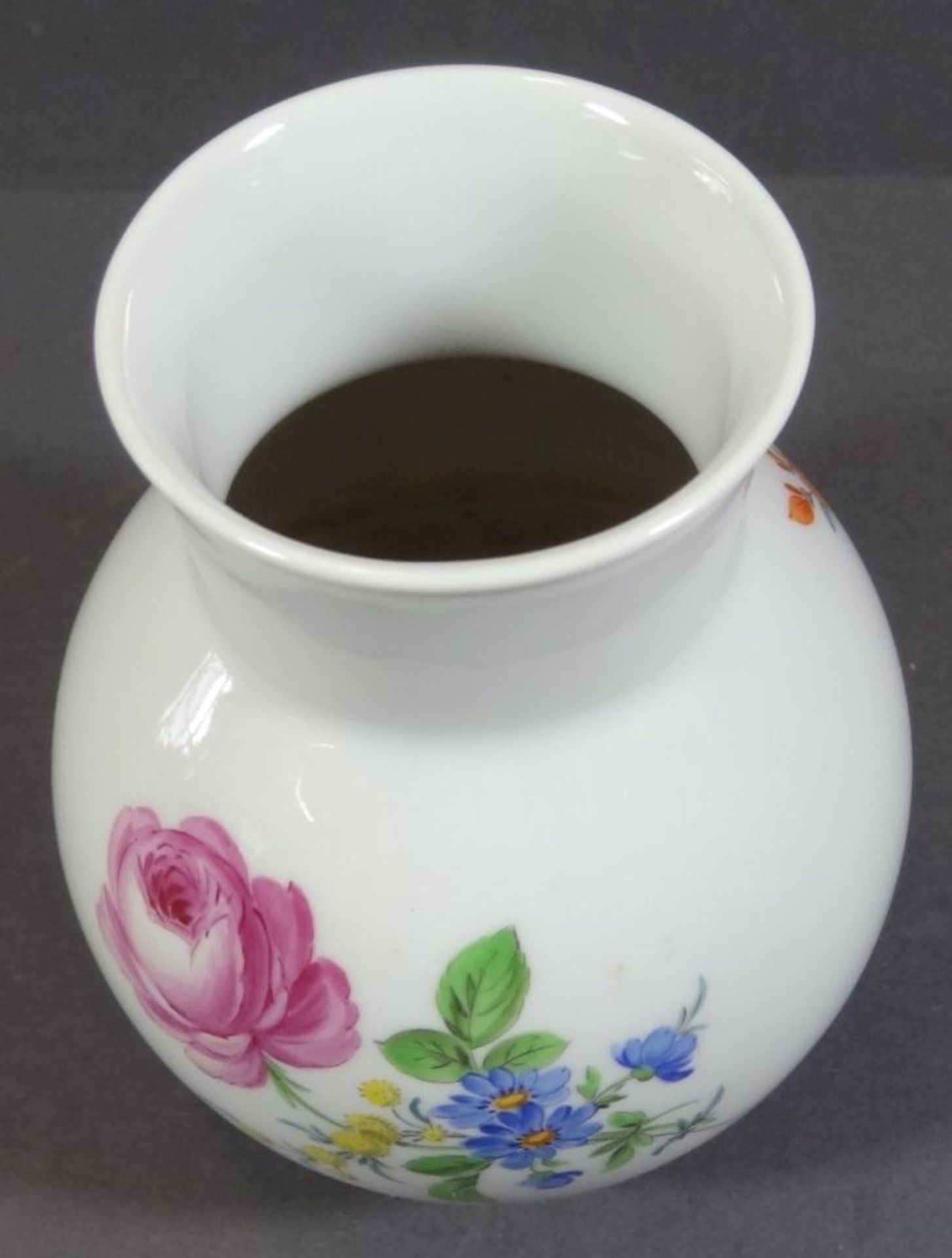 kl. Meissen Vase, rote Rose, H-12 cm, 1.Wahl - Bild 3 aus 6