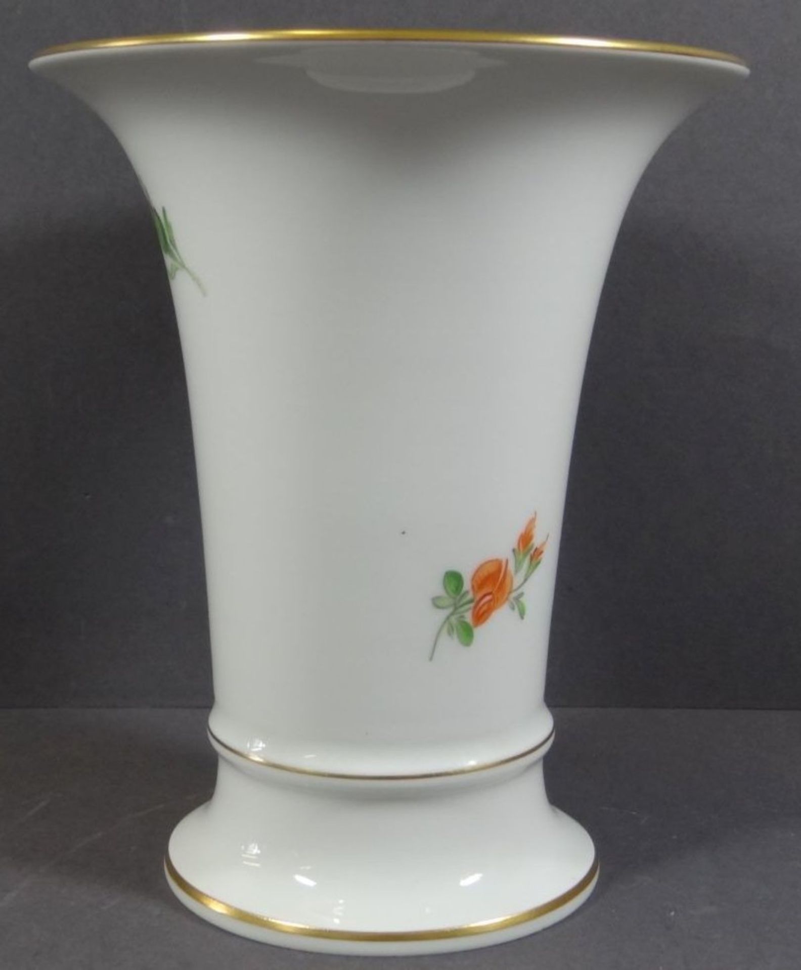 gr. Trichtervase "Meissen" Blumen, Standring mit 2 Abplatzern, 2.Wahl, H-17 cm, D-14 cm - Image 4 of 9