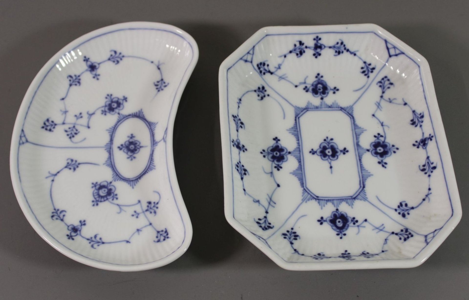 2x div. Schalen, Royal Copenhagen, Strohblume, 16 x 13cm und 16,5 x 9,5cm.