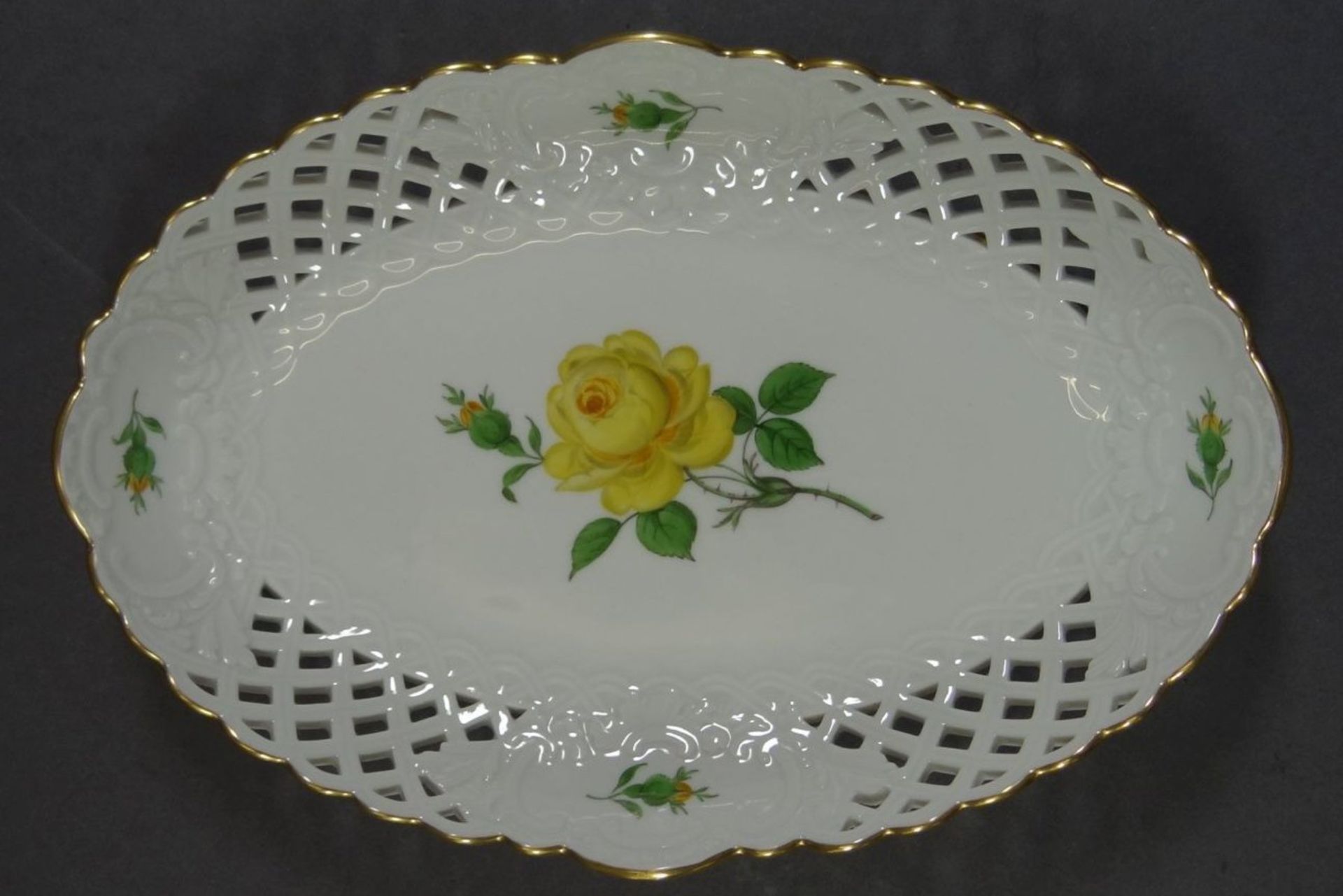 ovale Schale mit Durchbruchrand "Meissen", gelbe Rose, 1.Wahl, H-3,5 cm, 22,5x15,5 cm - Bild 3 aus 7