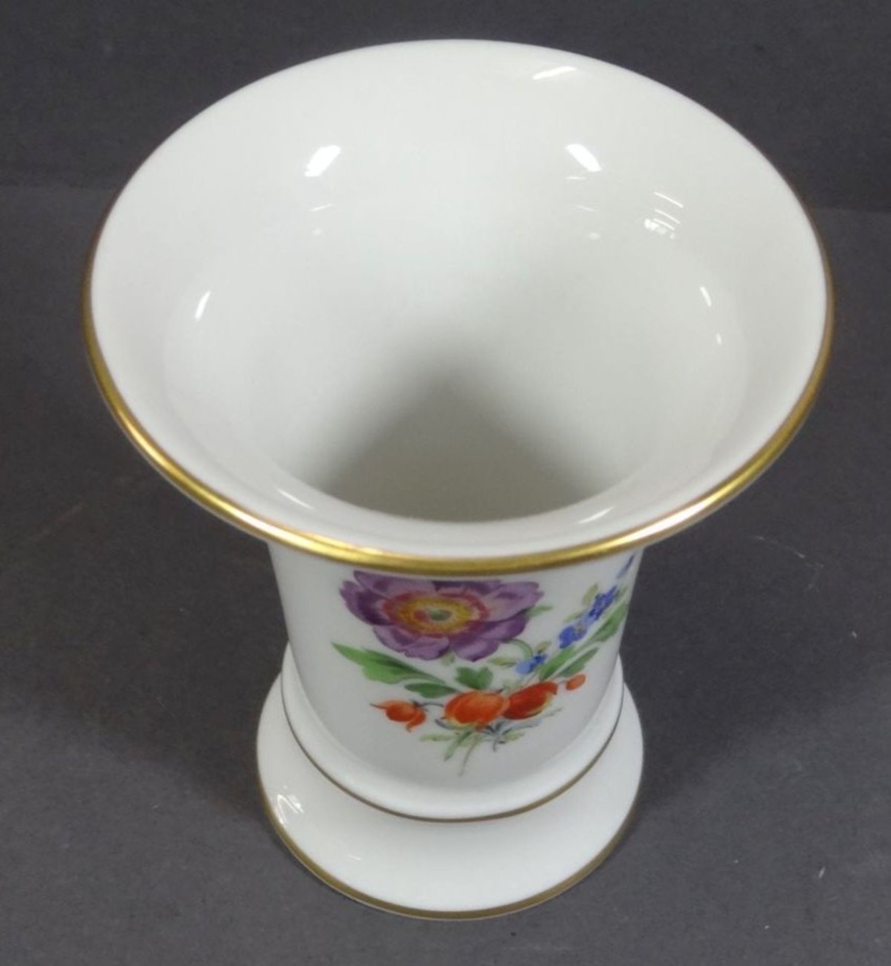 kl. Trichter-Meissen Vase, Blumenbemalung, H-10 cm, 1.Wahl - Bild 3 aus 6