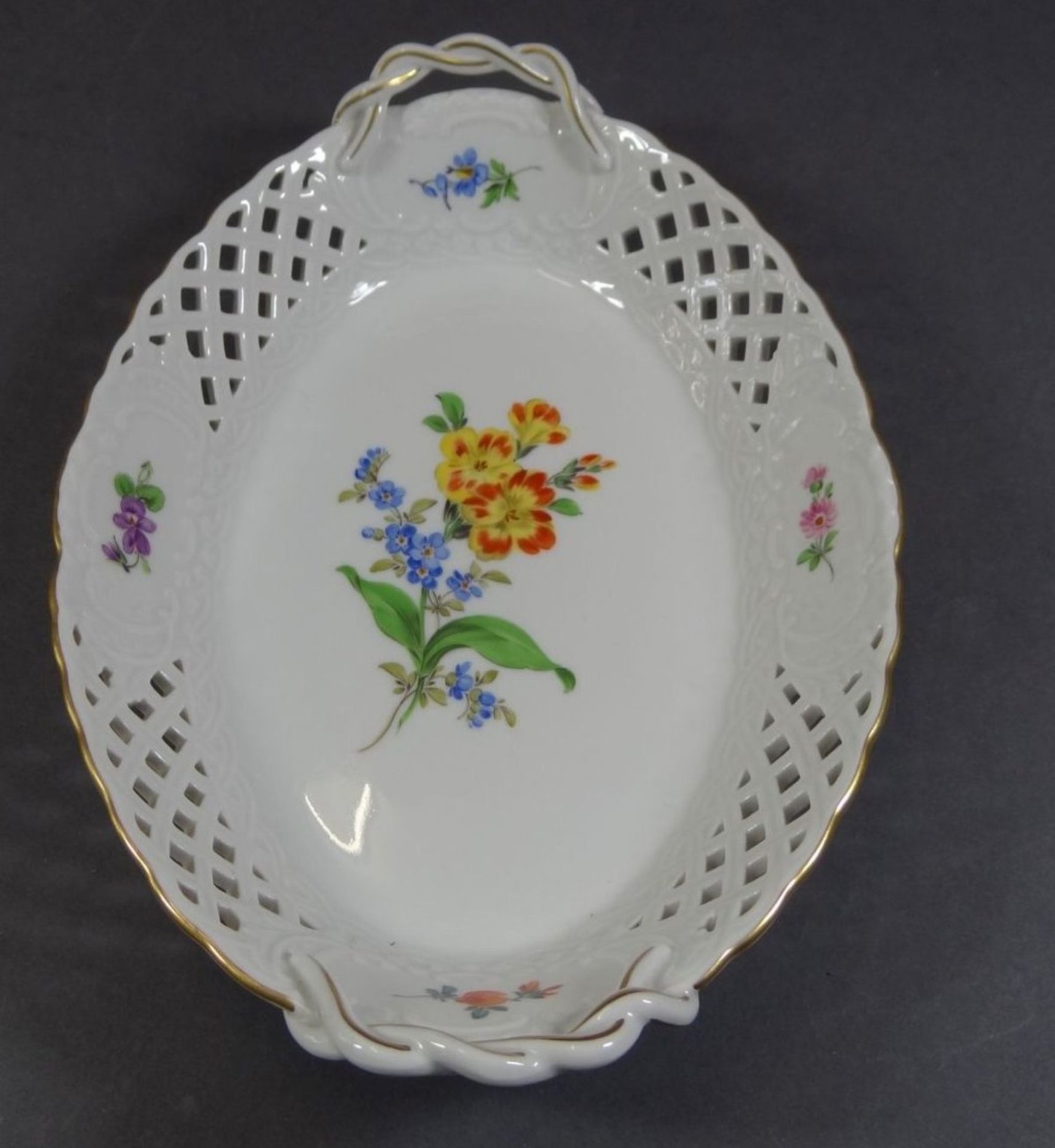 ovale Schale mit Durchbruchrand "Meissen", Blumen, Schwerter durchschliffen, H-6 cm, 25x18 cm - Bild 6 aus 8