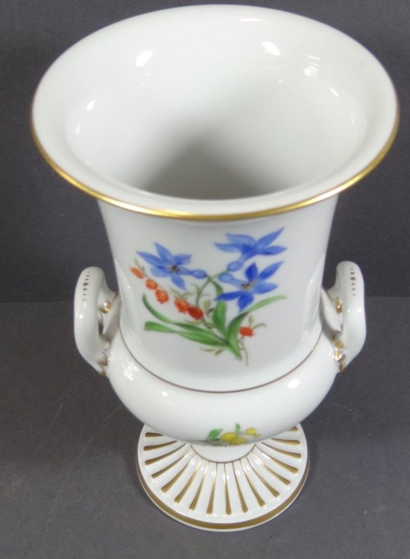 Amphorenvase "Meissen" Blumenmalerei, 2.Wahl, H-20 cm - Bild 2 aus 7