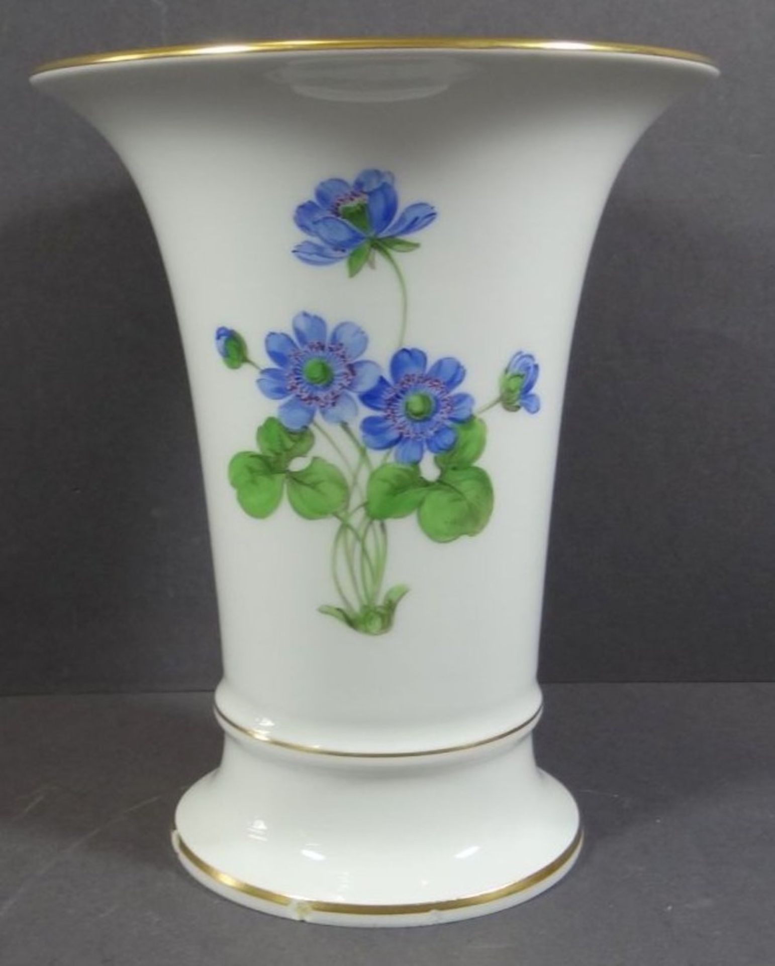 gr. Trichtervase "Meissen" Blumen, Standring mit 2 Abplatzern, 2.Wahl, H-17 cm, D-14 cm