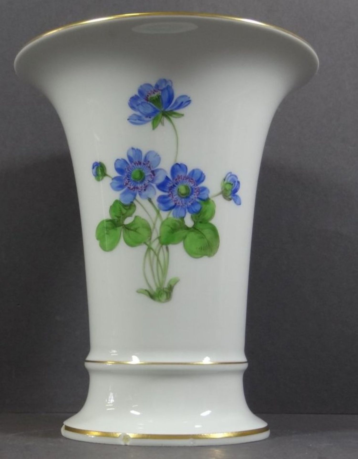 gr. Trichtervase "Meissen" Blumen, Standring mit 2 Abplatzern, 2.Wahl, H-17 cm, D-14 cm - Image 3 of 9