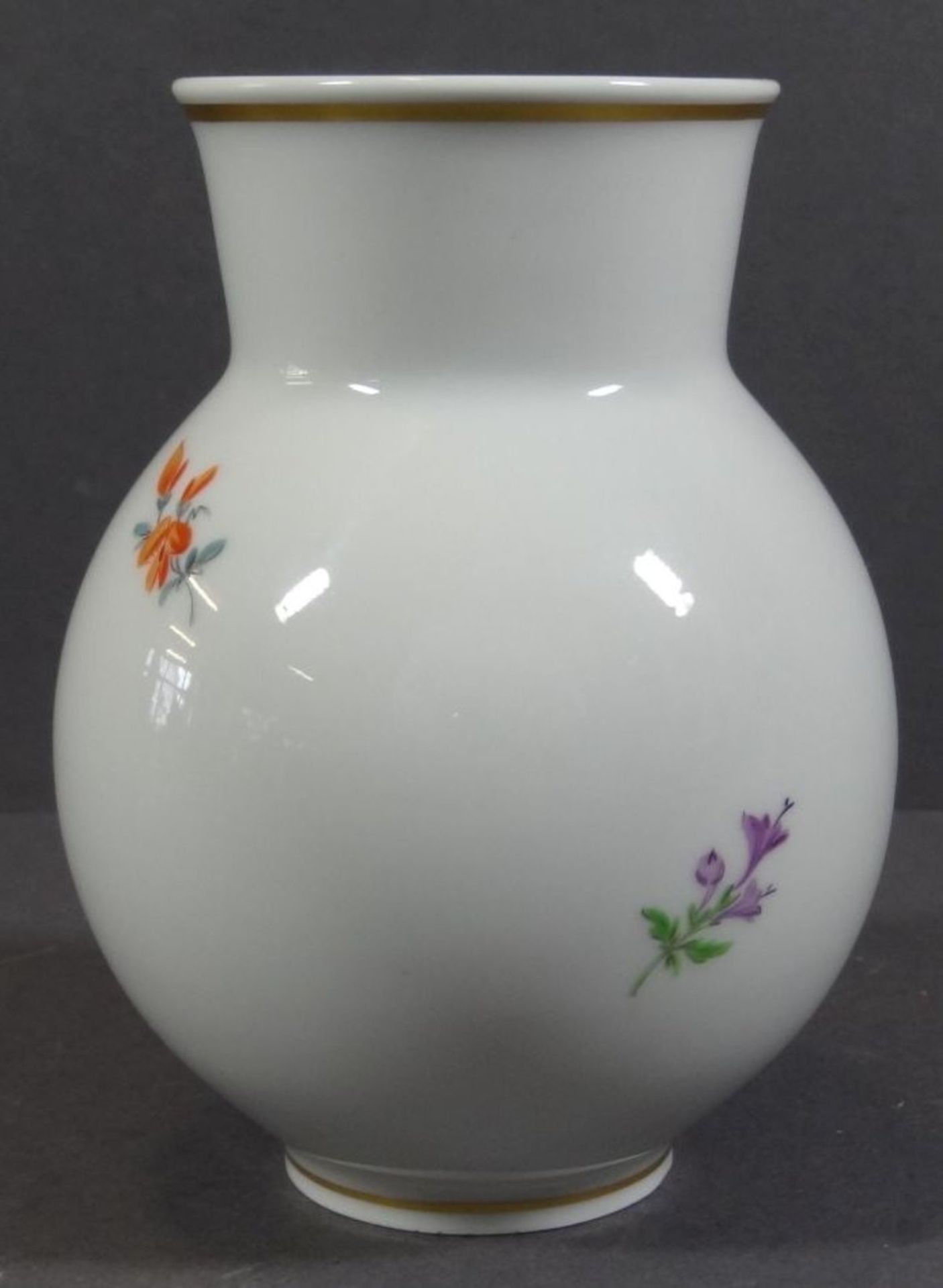 kl. Meissen Vase, rote Rose, H-12 cm, 1.Wahl - Image 4 of 6