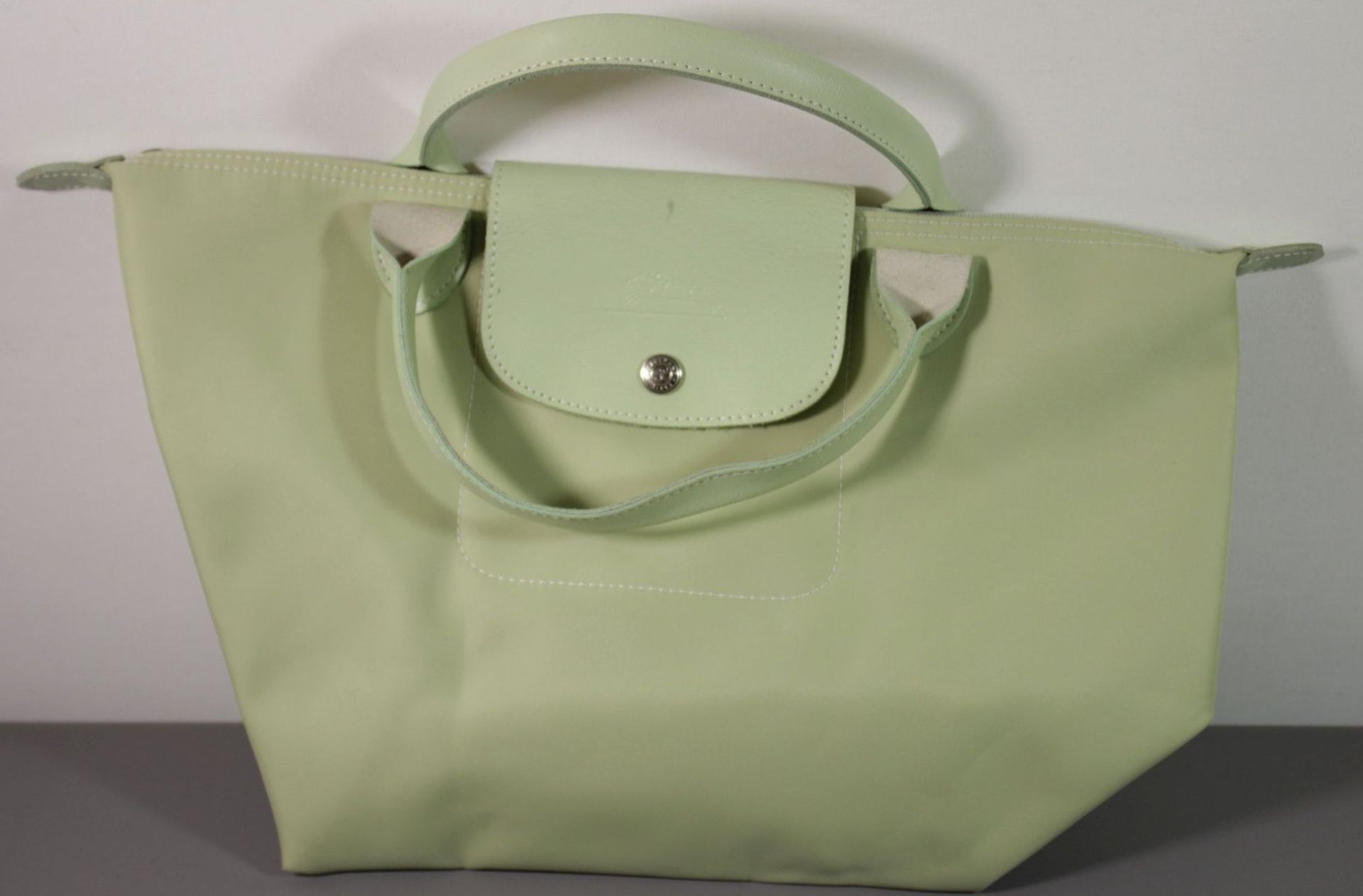 Longchamp-Tasche, leichte Tragespuren, Mintgrün, 26 x 39cm. 