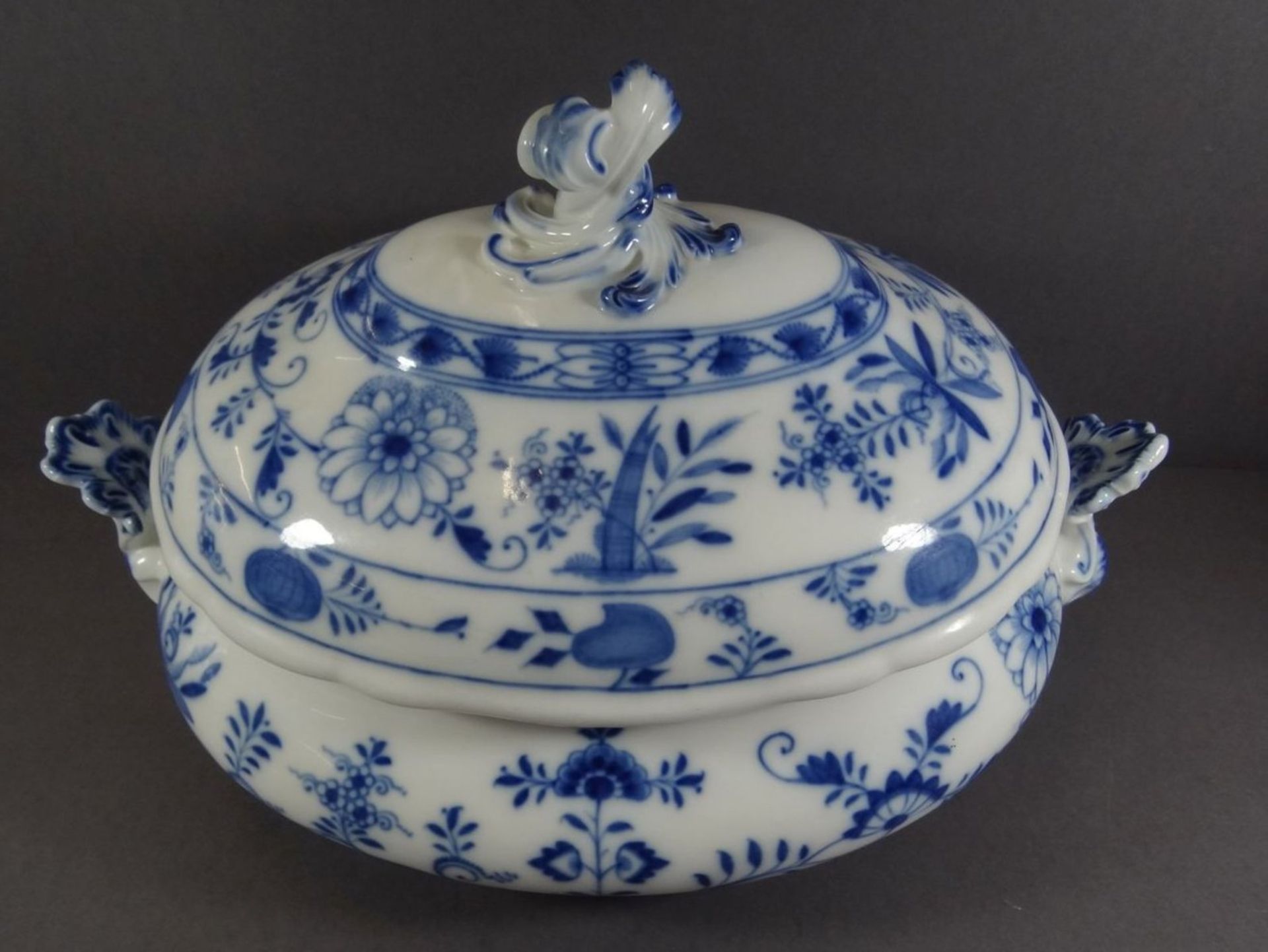 grosse ovale Terrine "Meissen" Zwiebelmuster, 1.Wahl, H-22 cm, 35x20 cm - Image 2 of 8