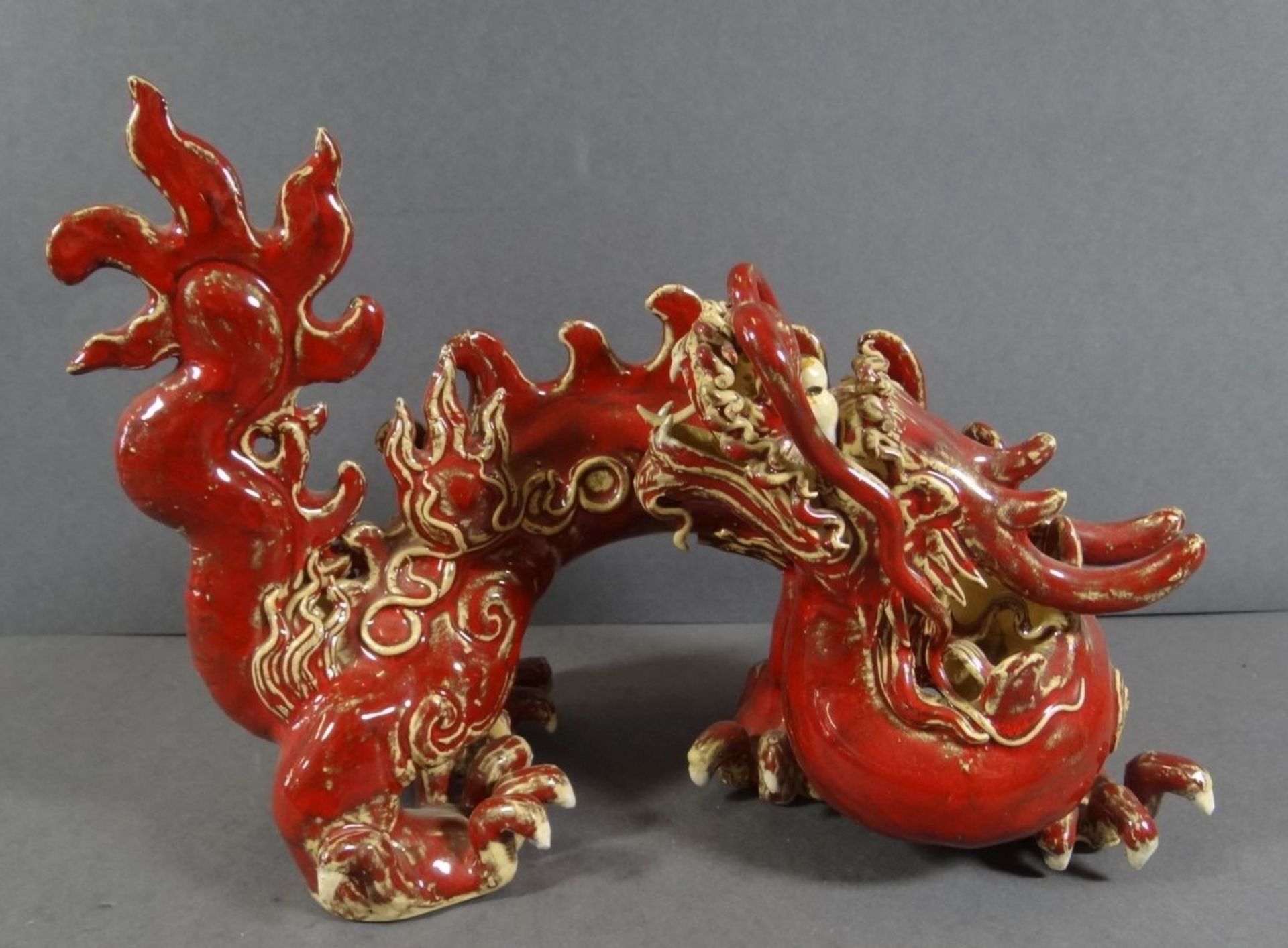 Drache, China, rot bemalt, Ochsenblut (Sang de Boeuf), Alter? L-23 cm, H-16 cm