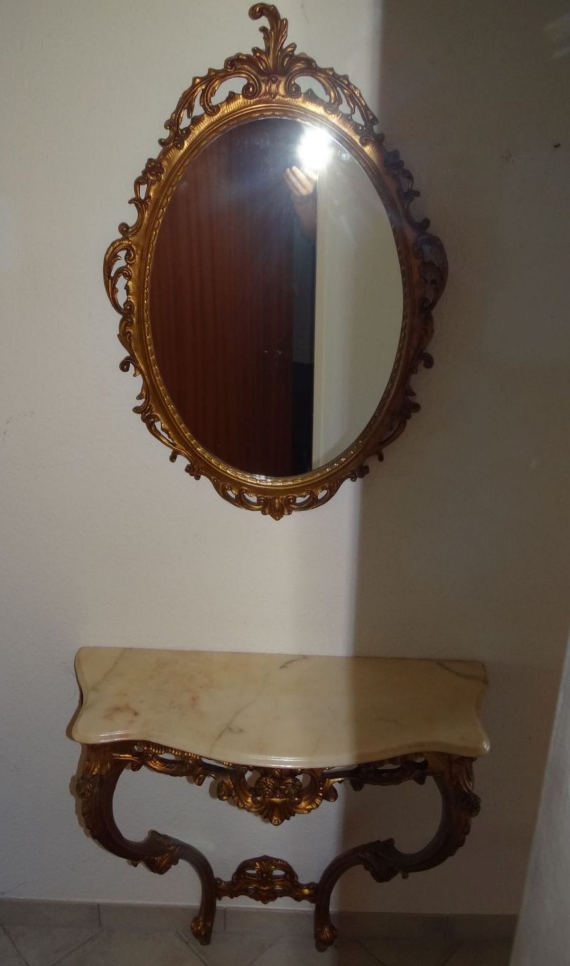 kleine Wandkonsole mit ovalen Spiegel, (84x56 cm)l, Holz vergoldet, Marmorplatte, H-83 cm, B-85