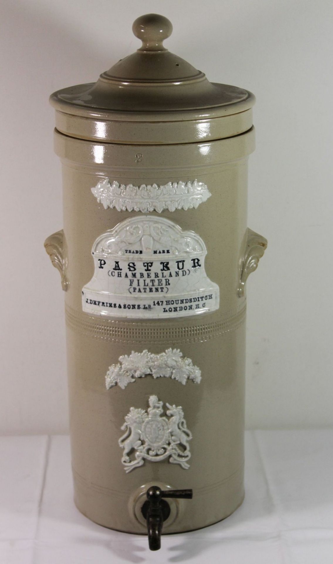 hoher Pasteur (Chamberland) Filter, London, um 1900, Salzglasur, guter Zustand, H-55,5cm ca. D-20,