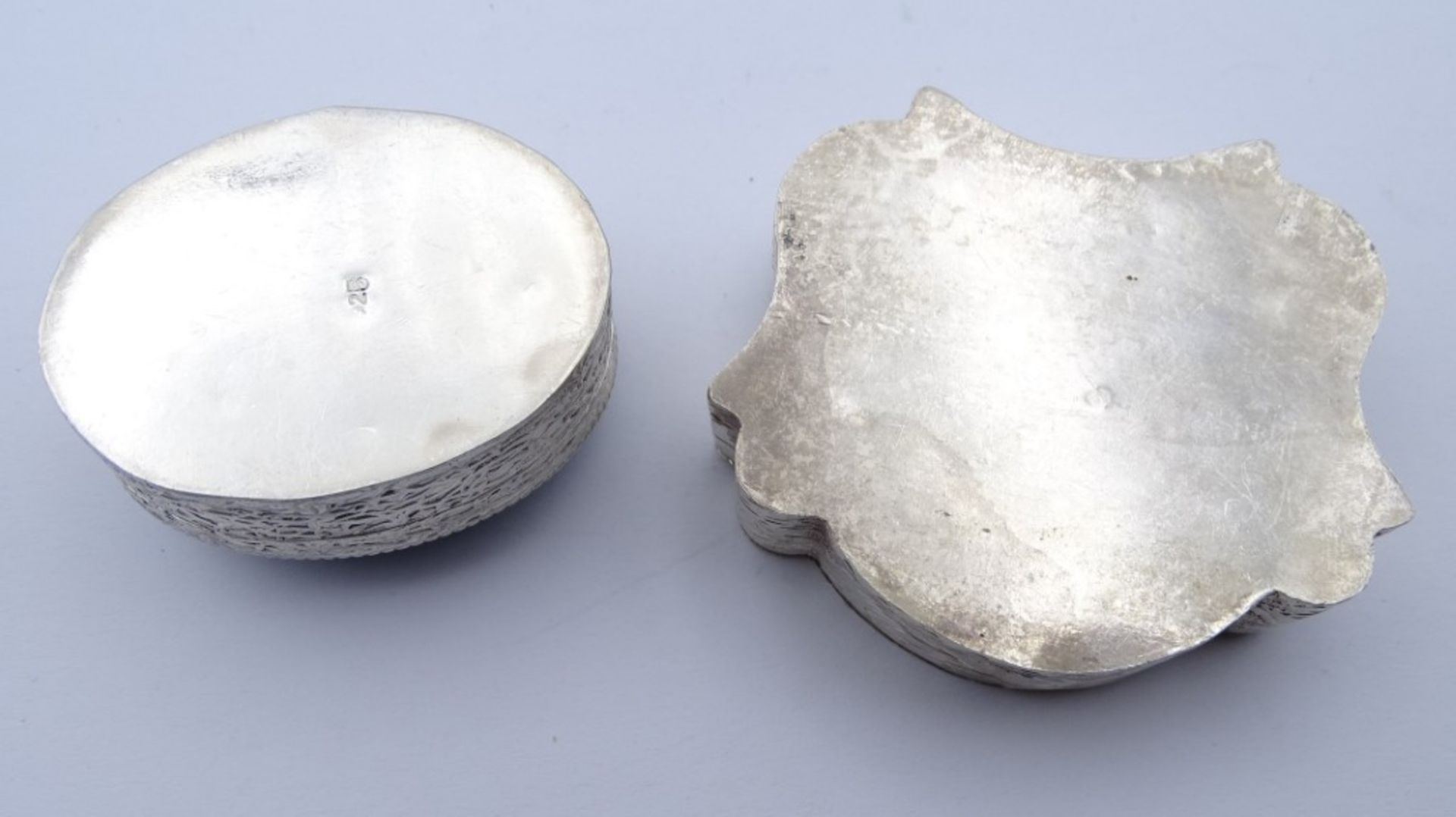 2 Dosen, 1 x 925er-Silber mit Edelstein (35,5 gr.), 1 x versilbert, diese mit kleiner - Bild 4 aus 6