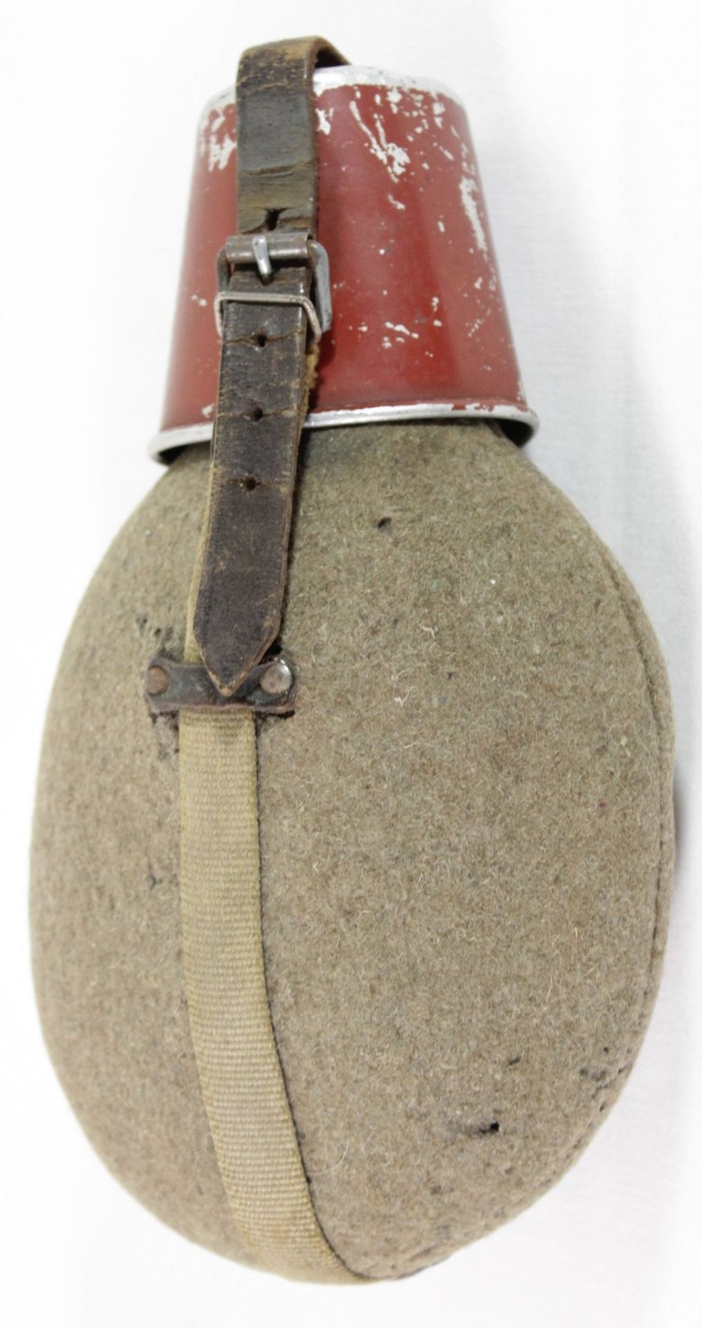 Feldflasche, grüner Filzbezug, wohl 2. WK, Altersspuren, L-22,5cm.