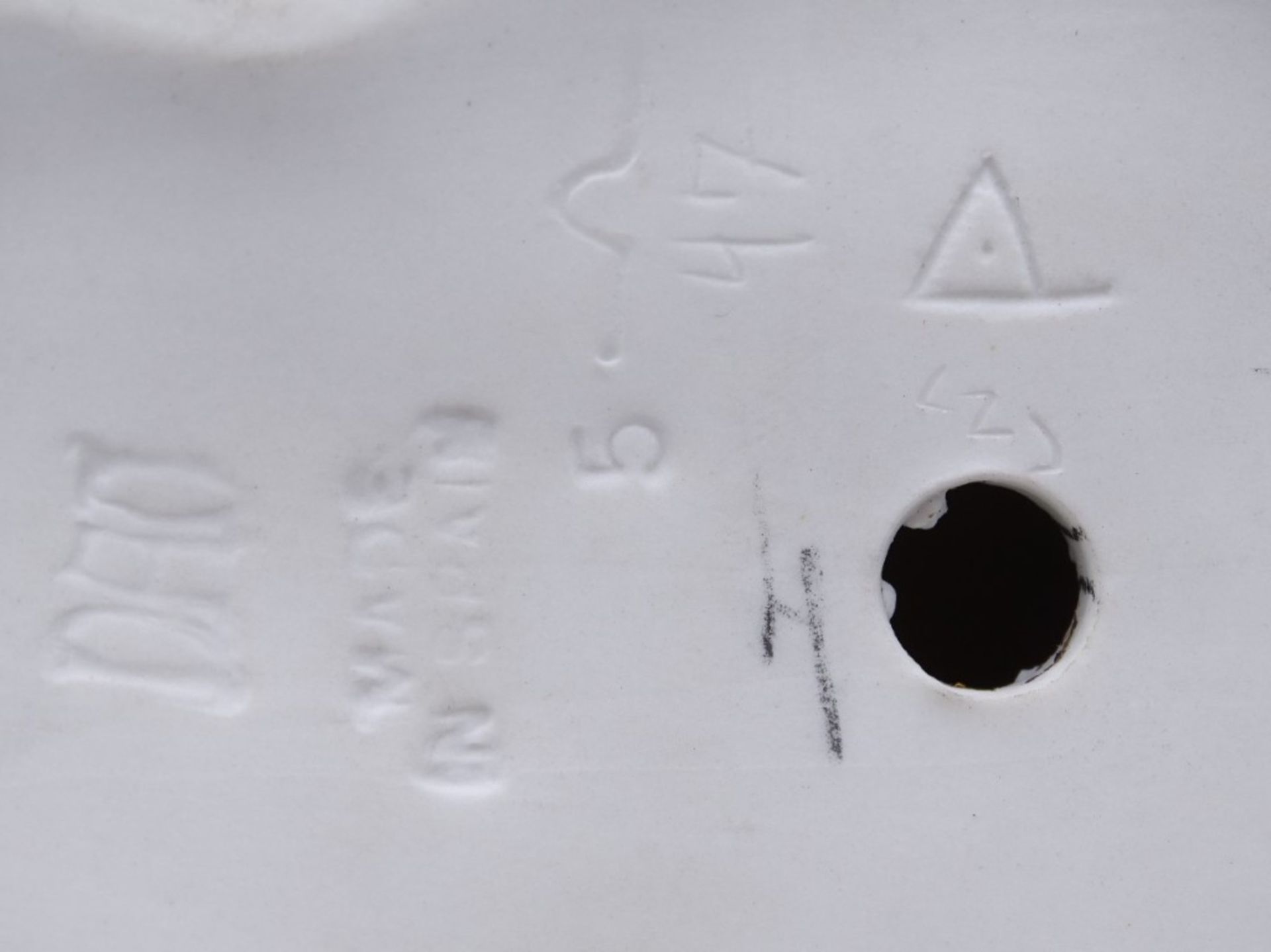 Porzellankatze, "Made in Spain", Unterseite gemarkt, L. 25,5 cm, sehr guter Zustand - Image 5 of 5