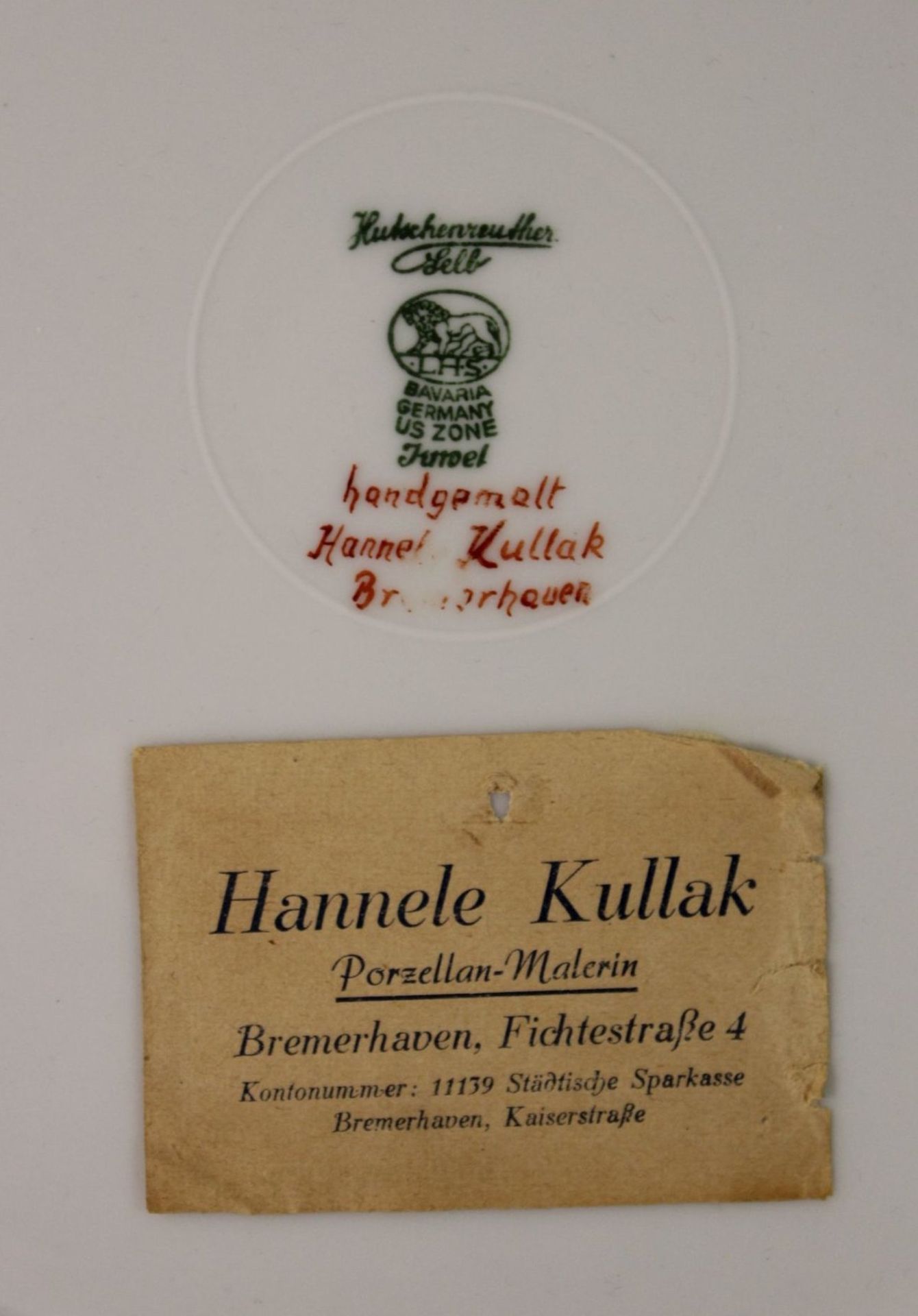 gr. Teller, Wappen von Bremerhaven, hanggemalt v. Hanele Kullak, D-32,5cm. - Image 3 of 3