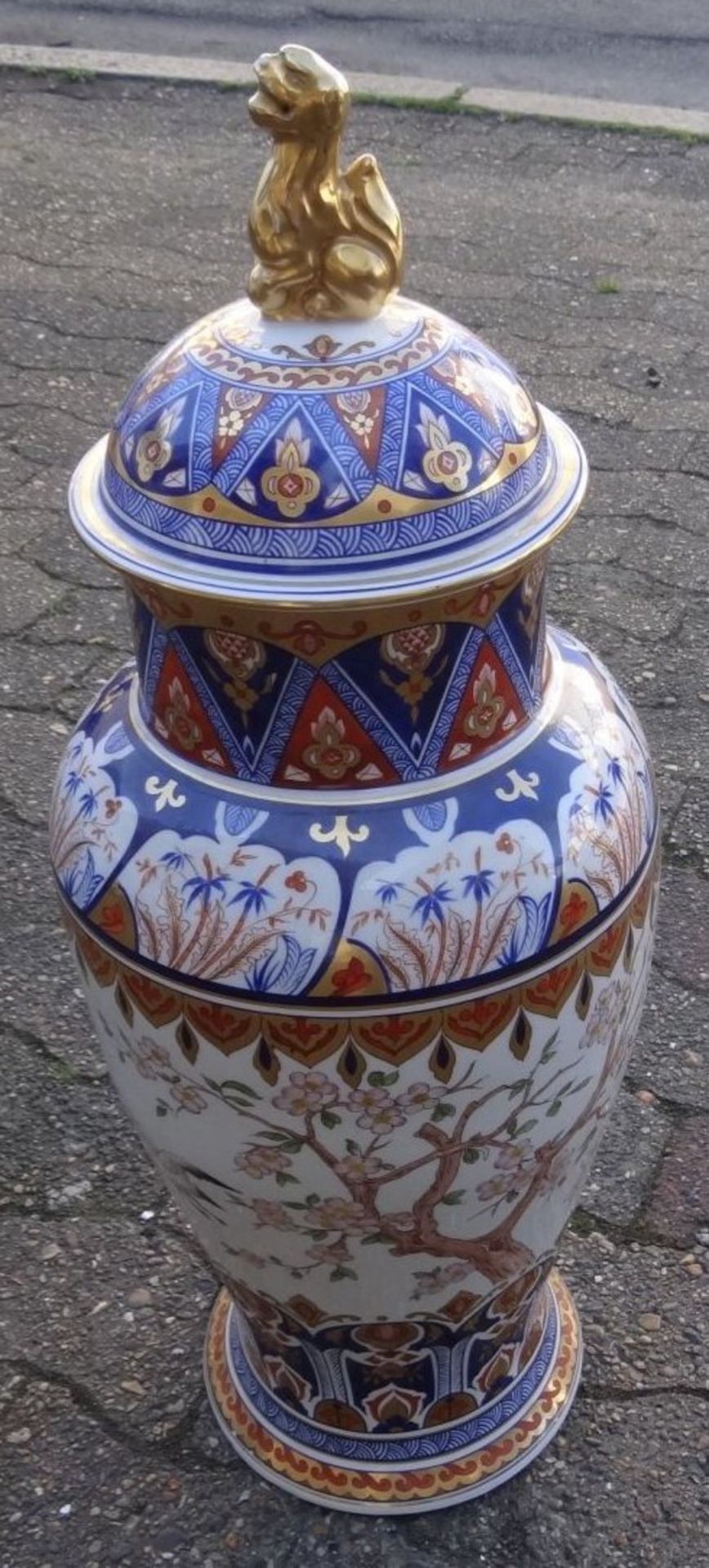 hohe China-Deckelvase, H-77 cm!, bemalt,