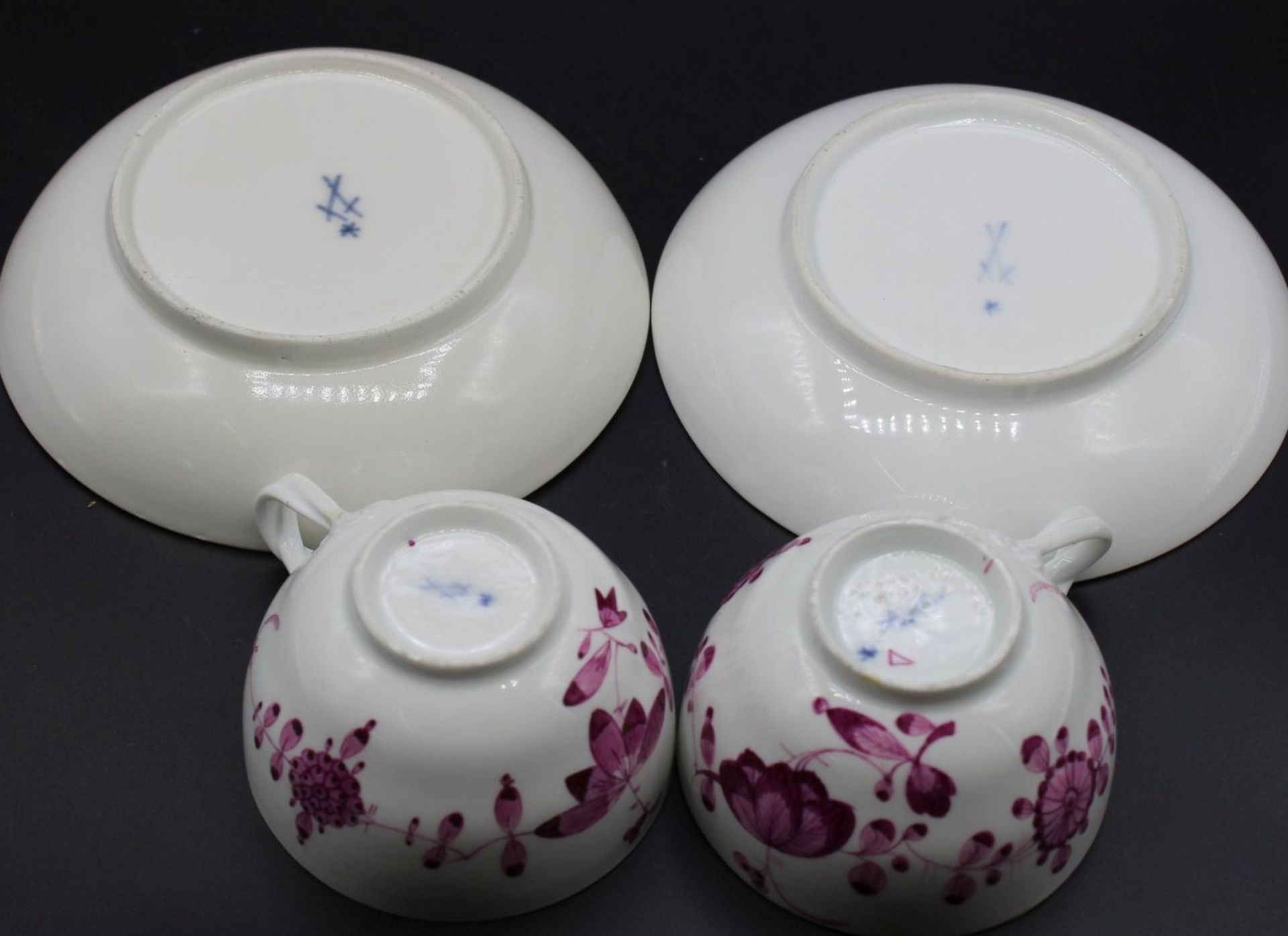 Paar frühe Tassen m. U.T., Meissen Schwertermarke, 1774-1815, Purpurblumenmalerei, 1x Tasse alt - Image 4 of 4