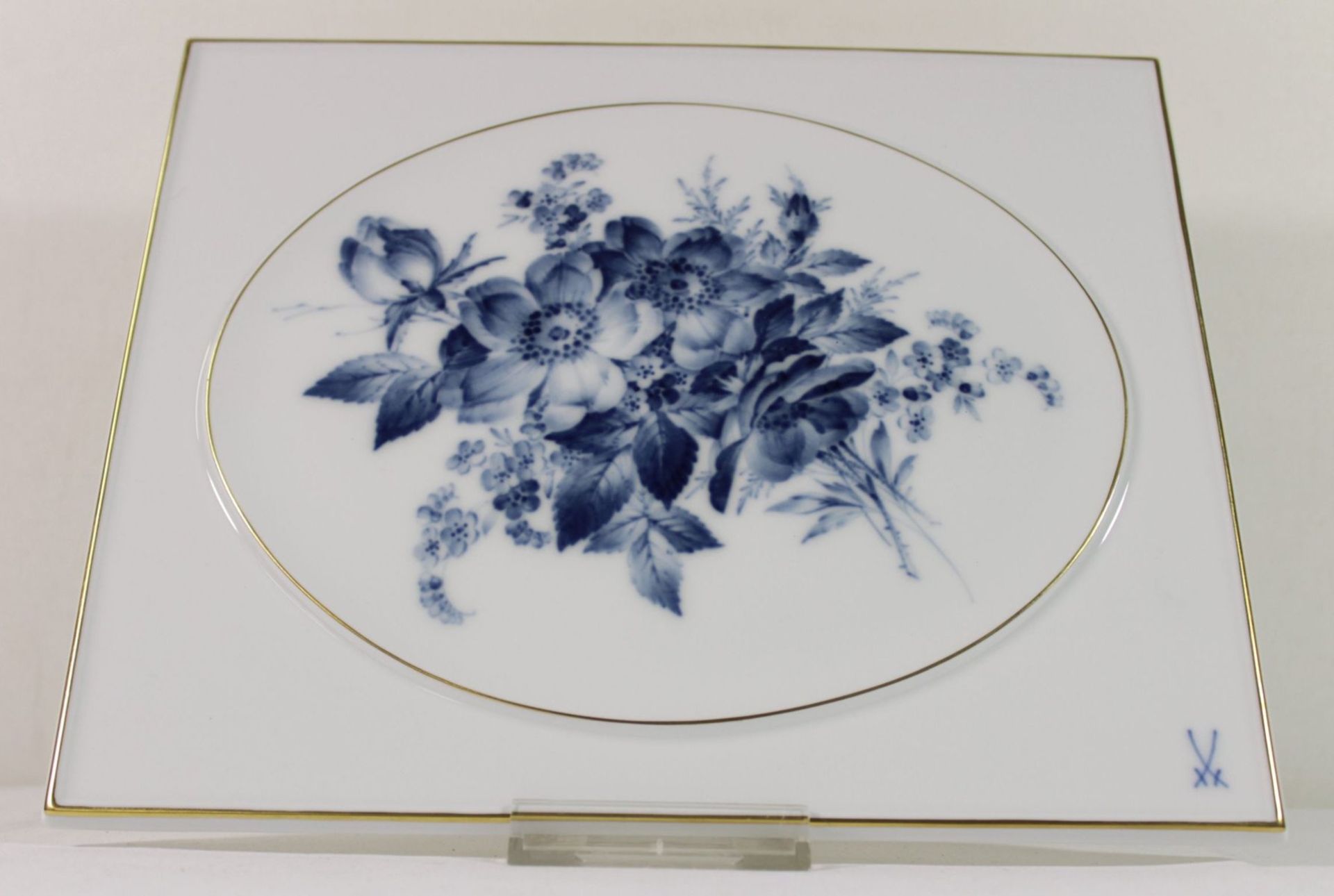 Meissen-Blidplatte, Aquatinta Blumen, Schwertermarke mit 4 Schleifstrichen, 21 x 25,5cm.