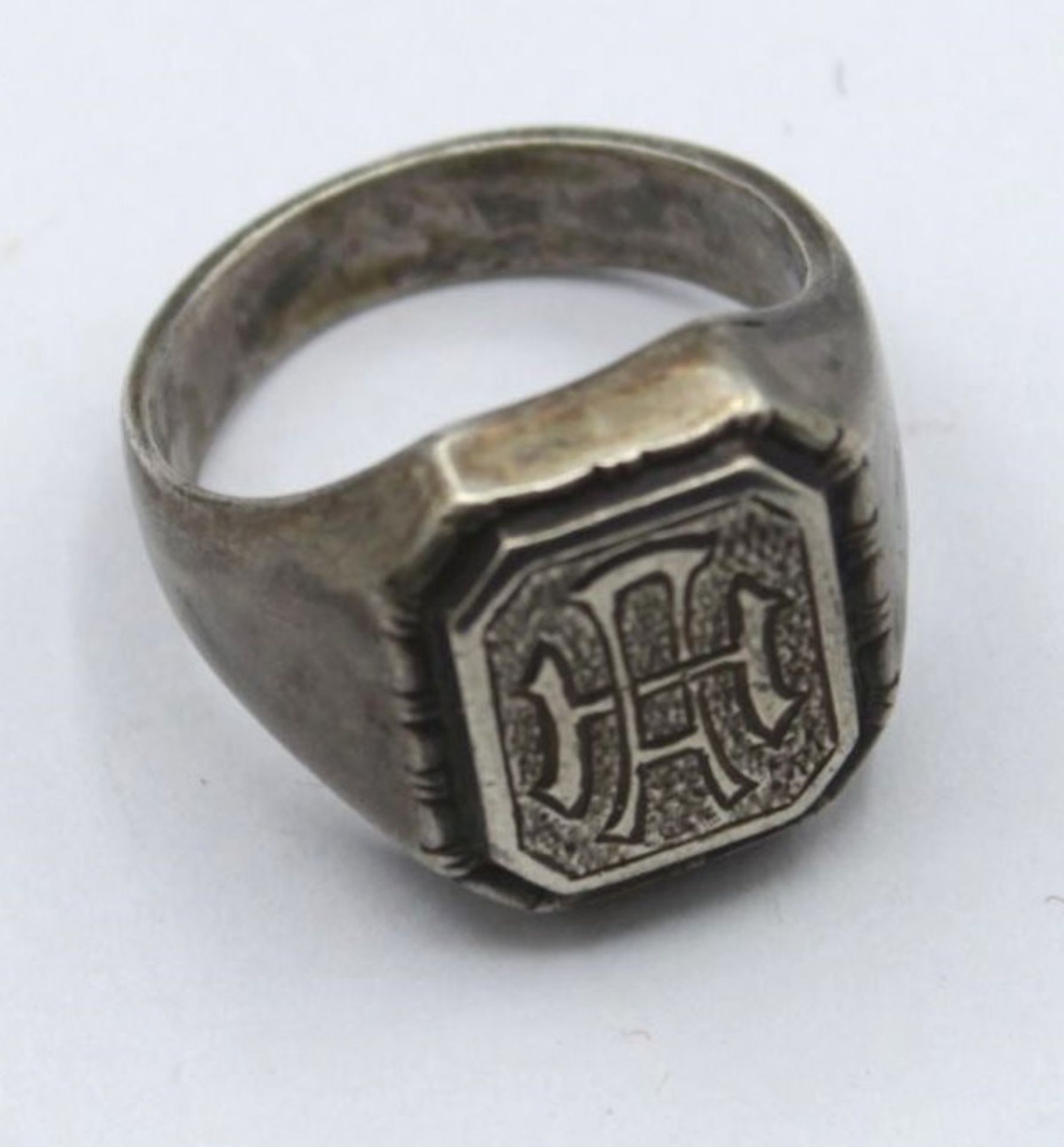 wohl patriotischer Silber-Ring, Monogramm "AH", 3. Reich ?, 835er Silber. - Image 2 of 4