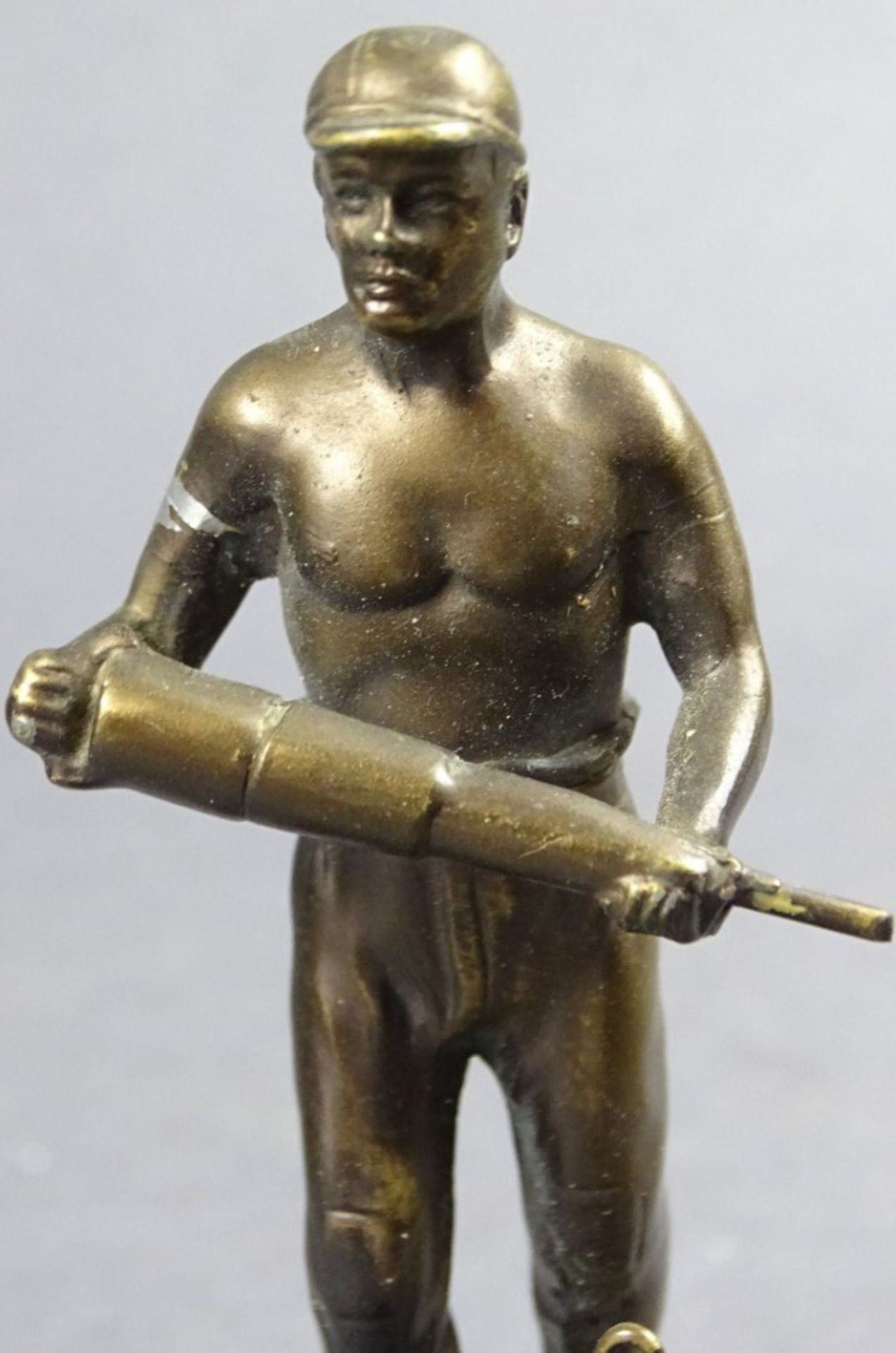 Statuette auf Steinsockel, Werksmann, 1930, H. 11,5 cm, Armbinde nicht mehr vorhanden, weitere - Image 5 of 5