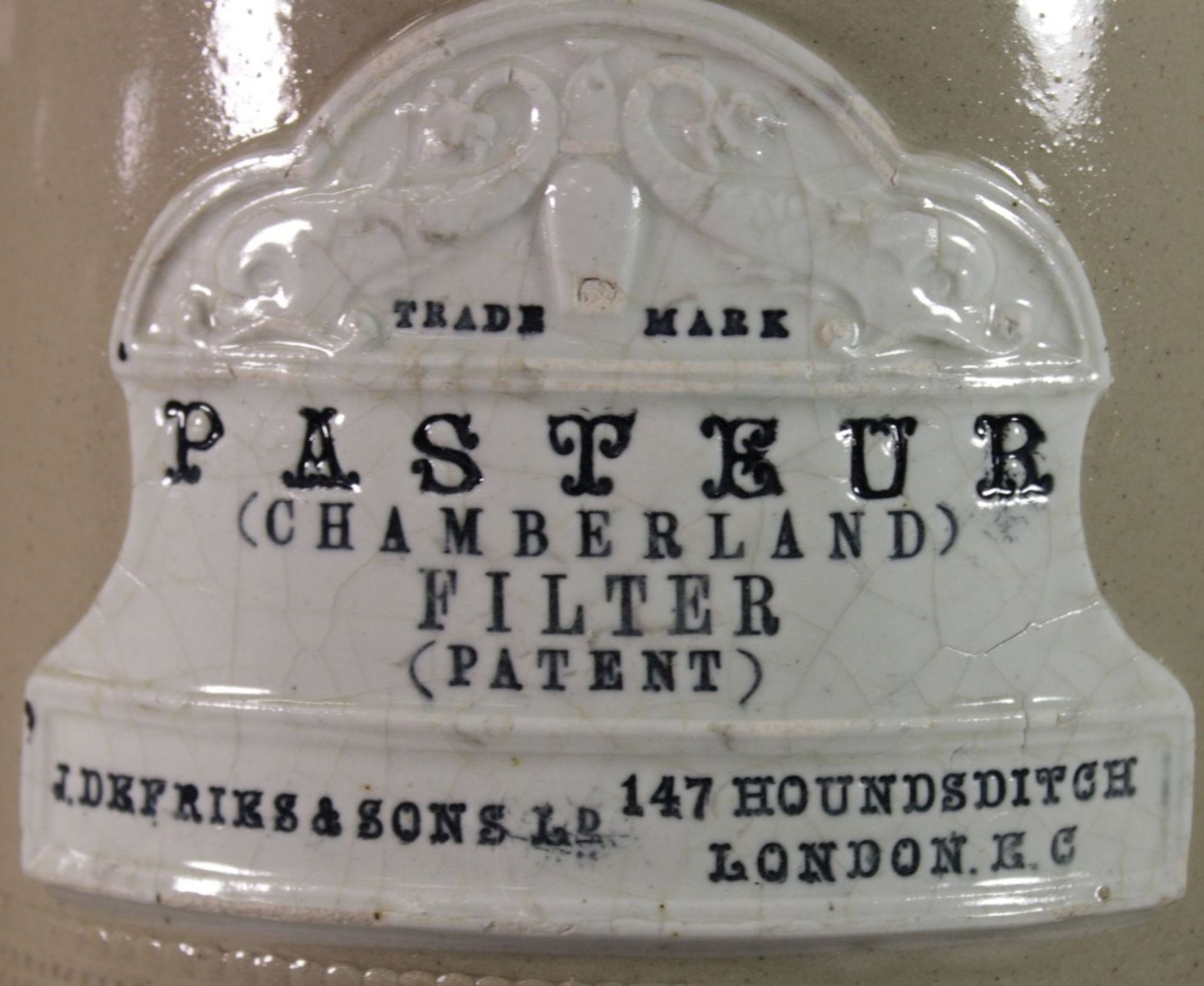 hoher Pasteur (Chamberland) Filter, London, um 1900, Salzglasur, guter Zustand, H-55,5cm ca. D-20, - Image 4 of 6