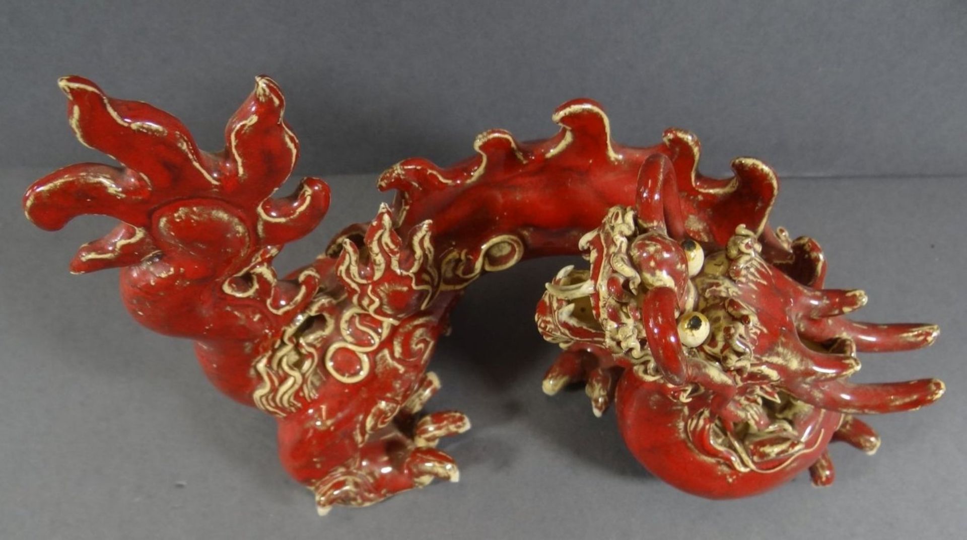 Drache, China, rot bemalt, Ochsenblut (Sang de Boeuf), Alter? L-23 cm, H-16 cm - Image 2 of 7