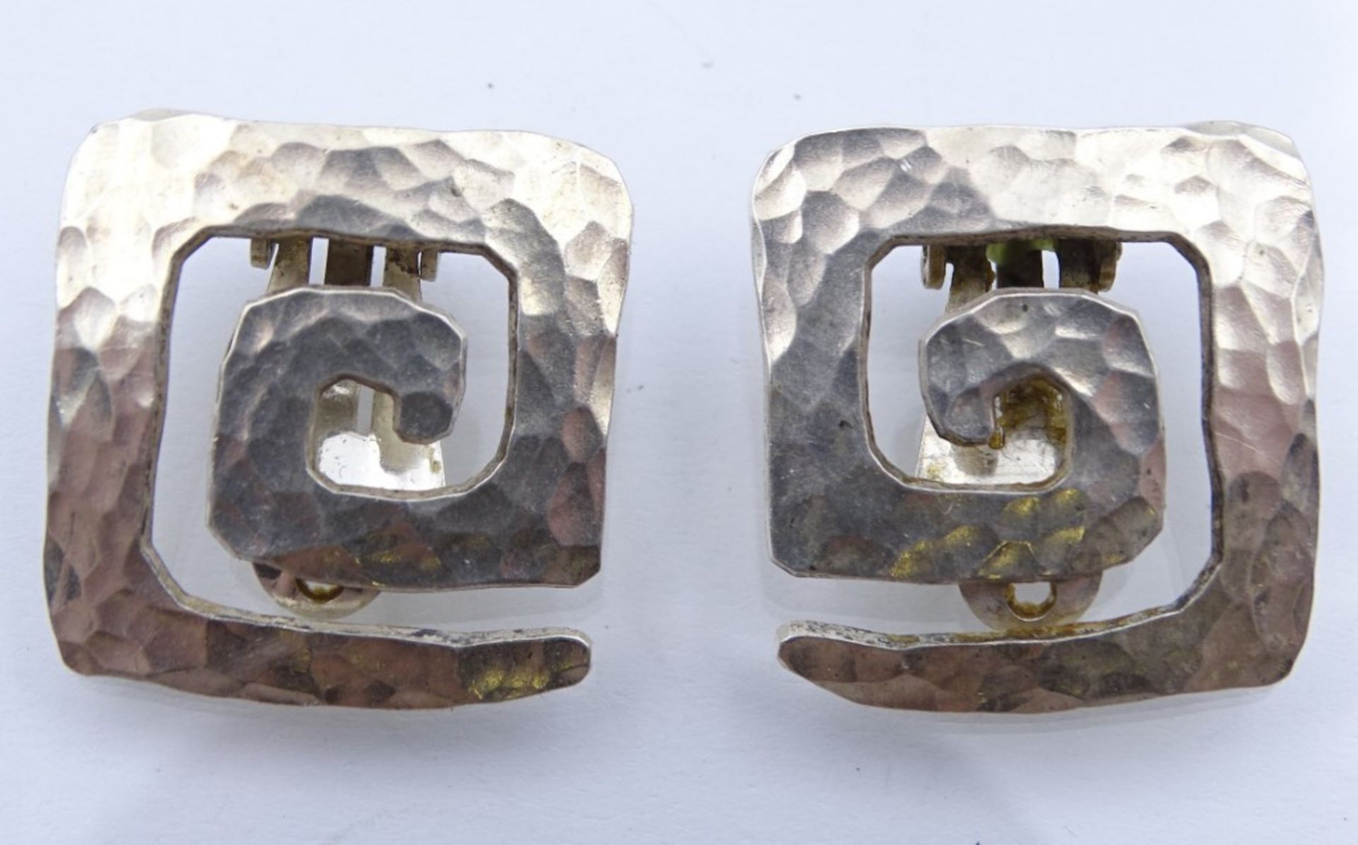 Ohrclips, 925er-Silber, zus. 9 gr., 2,2x2,2 cm, gest. "CSL", leicht reinigungsbedürftig