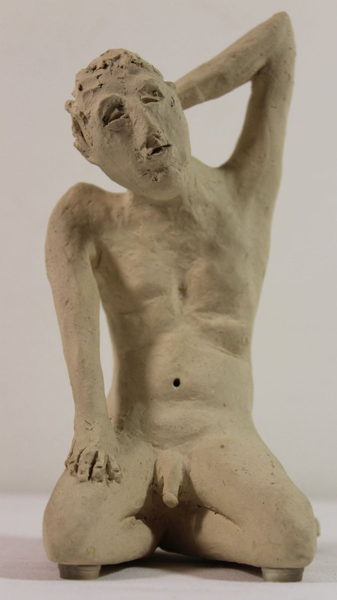 Ton-Skulptur, männl. Akt, monogrammiert u. datiert 1994, H-18,5cm. - Image 5 of 6
