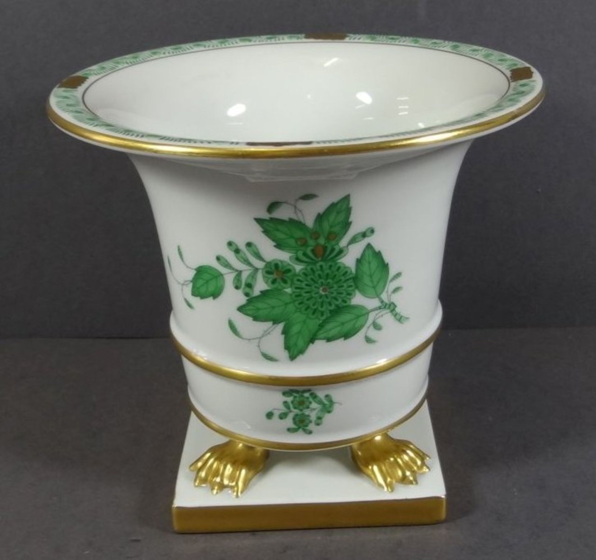 Vase auf vier Tatzen "Herend" Apponyi grün, H-13 cm, D-14,5 cm